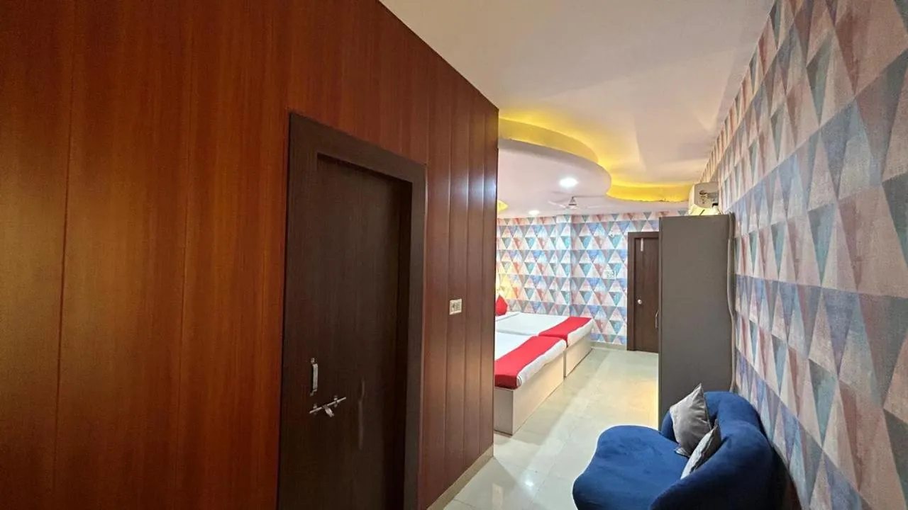 Hotel Sahu Near Kashi Vishwanath Temple Gate