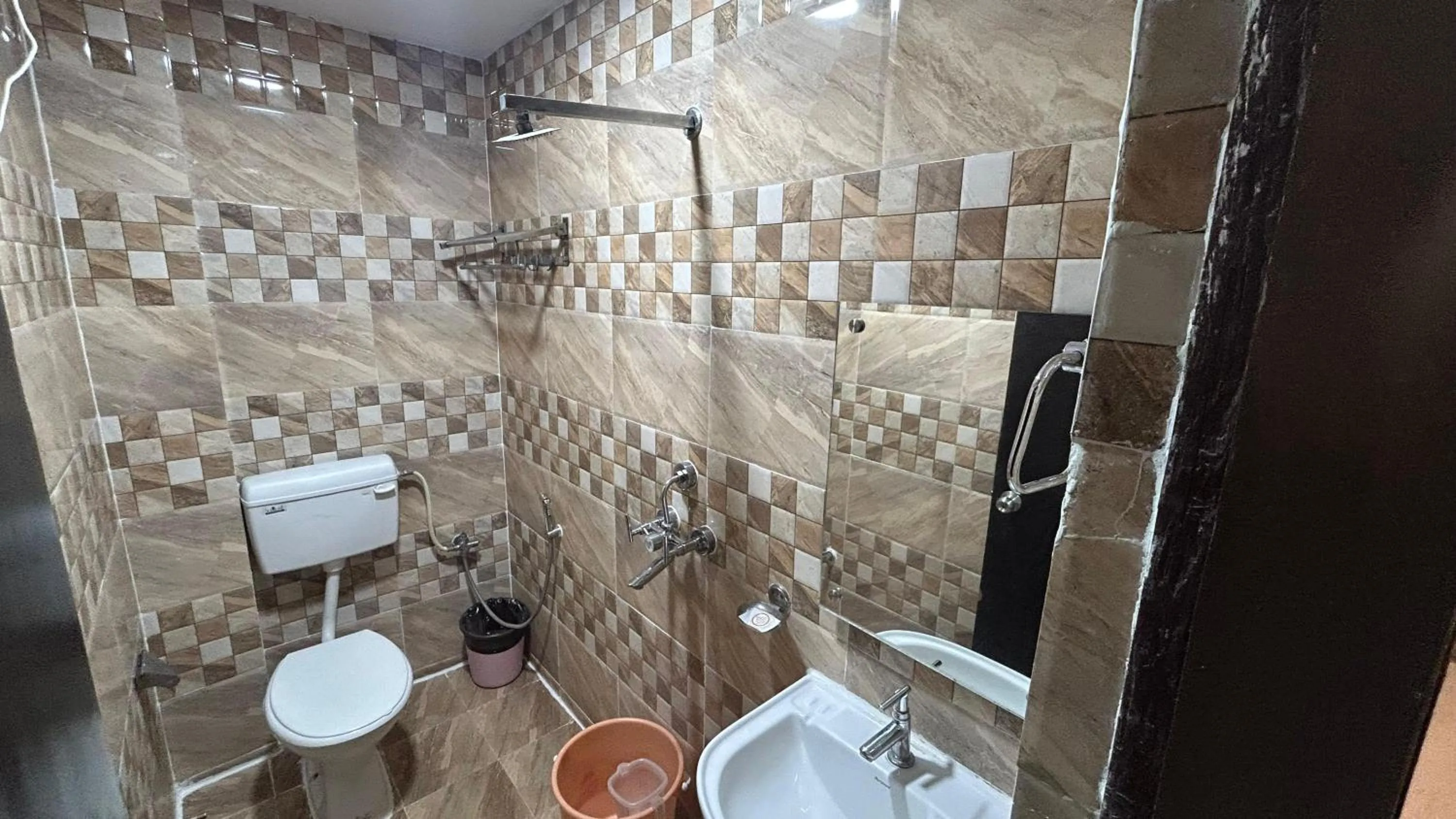 Hotel Sahu Near Kashi Vishwanath Temple Gate