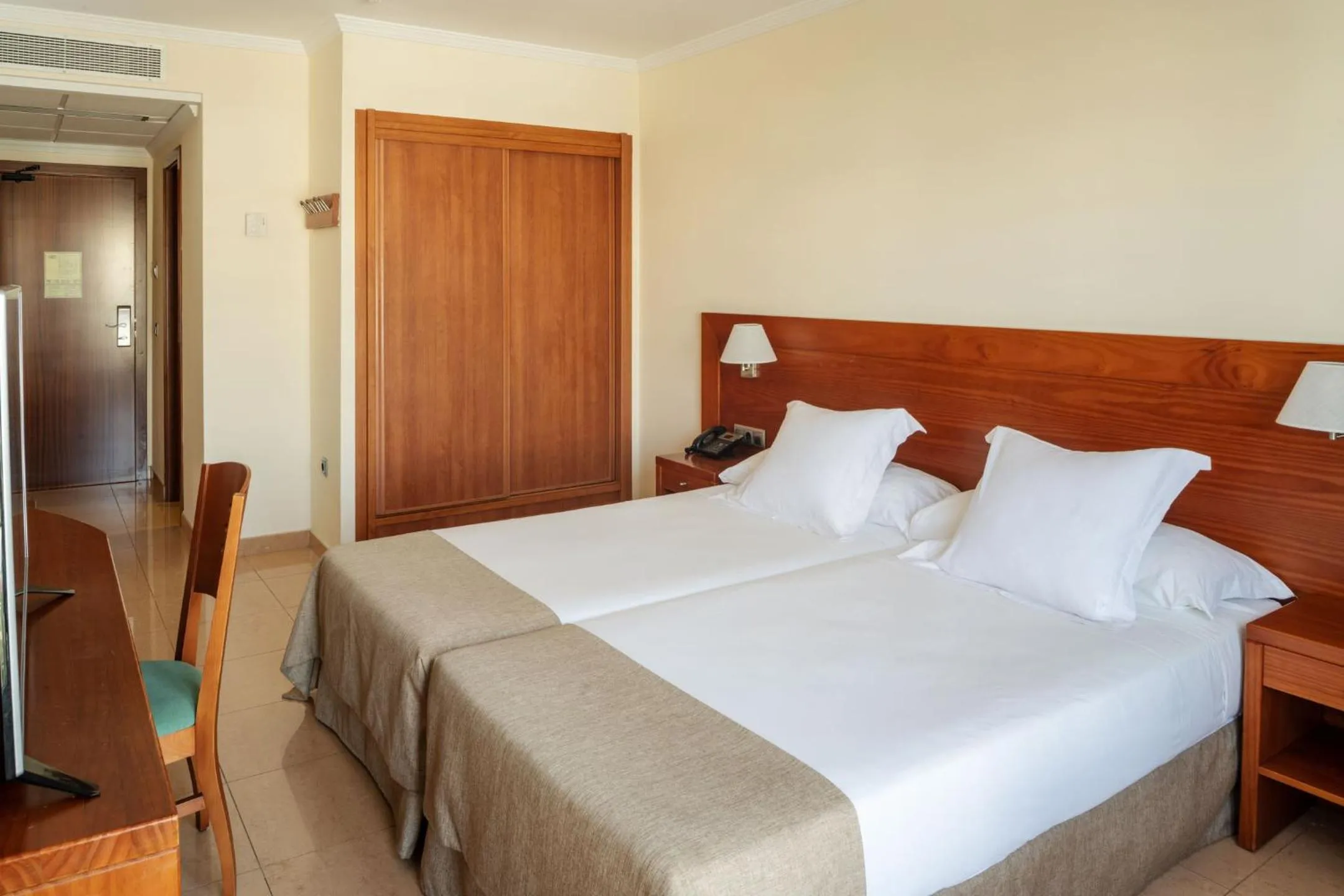 Bed in Checkin Diamar