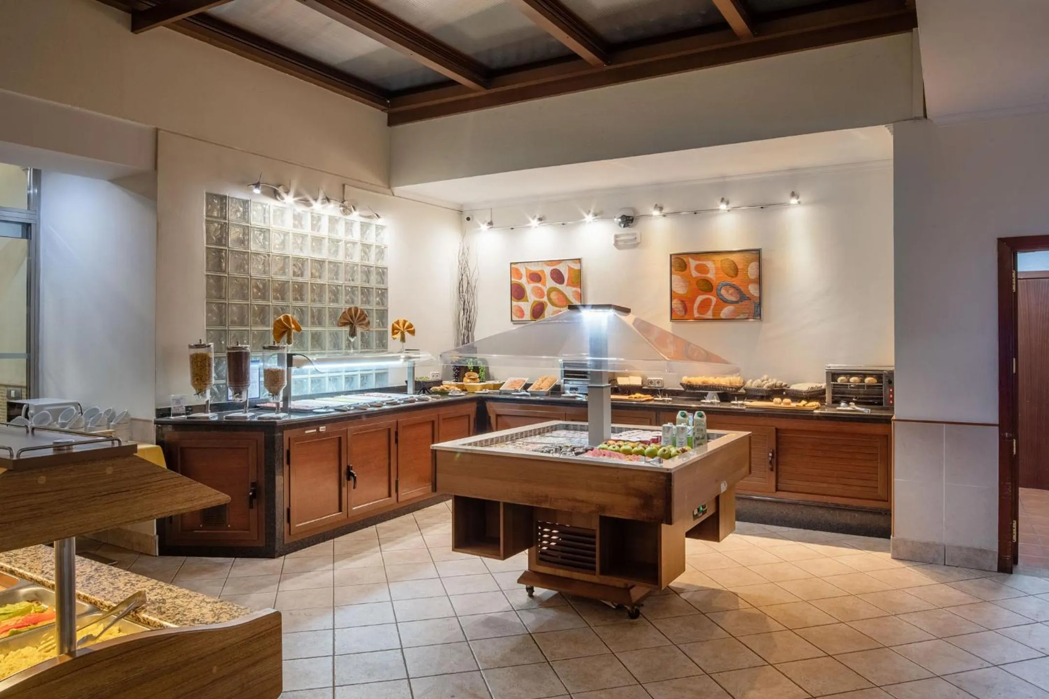 Buffet breakfast in Checkin Diamar