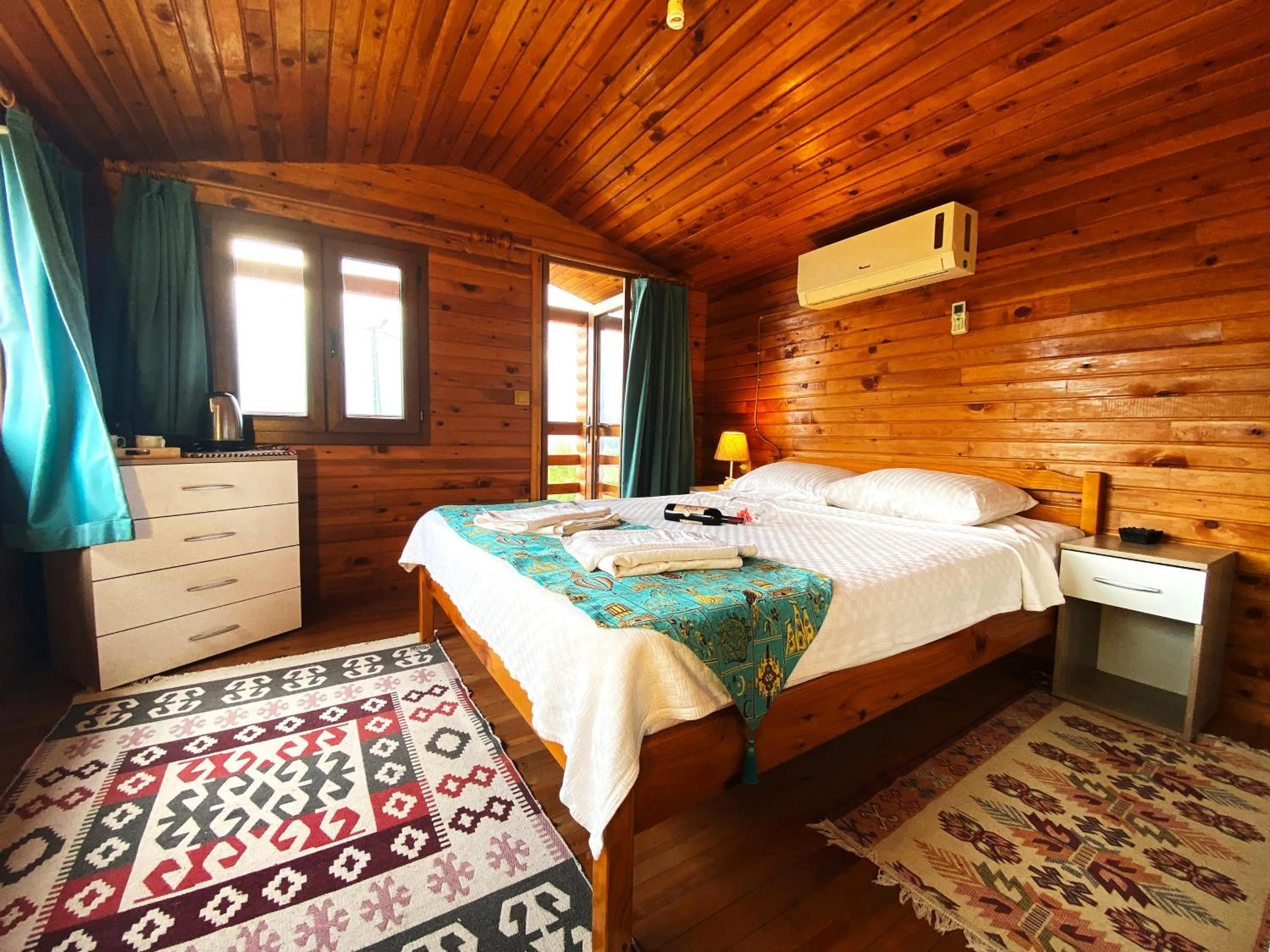 Photo of the whole room in Kabak Armes Hotel