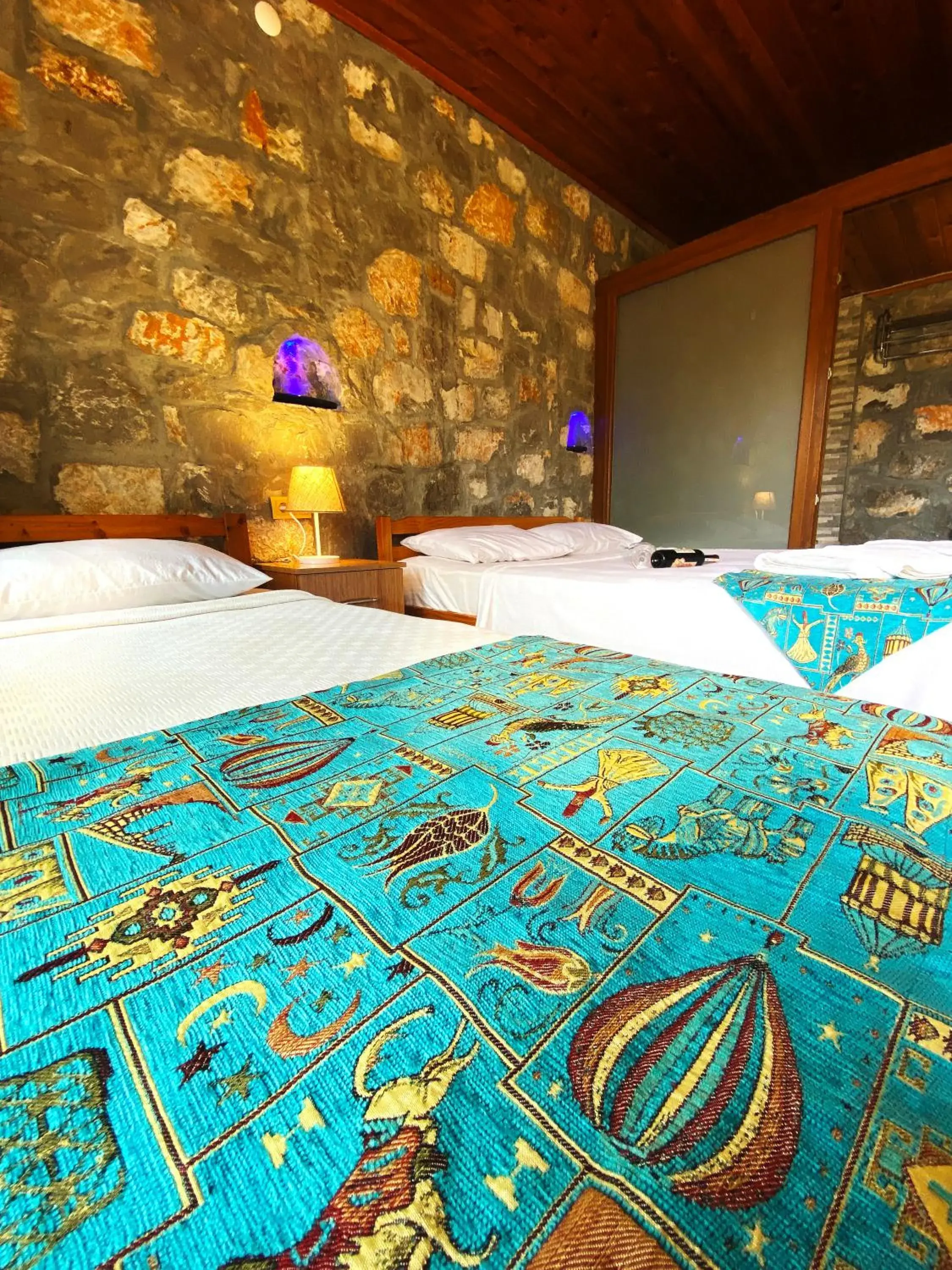 Large Double Room in Kabak Armes Hotel Large Double Room in Kabak Armes Hotel