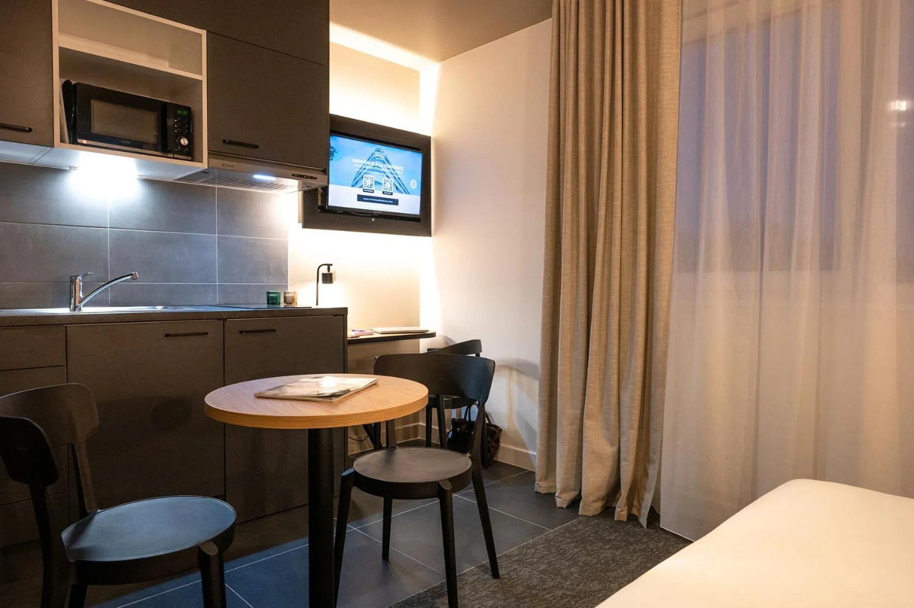 Bed in Nemea Appart Hotel Coeur Europe Strasbourg Illkirch