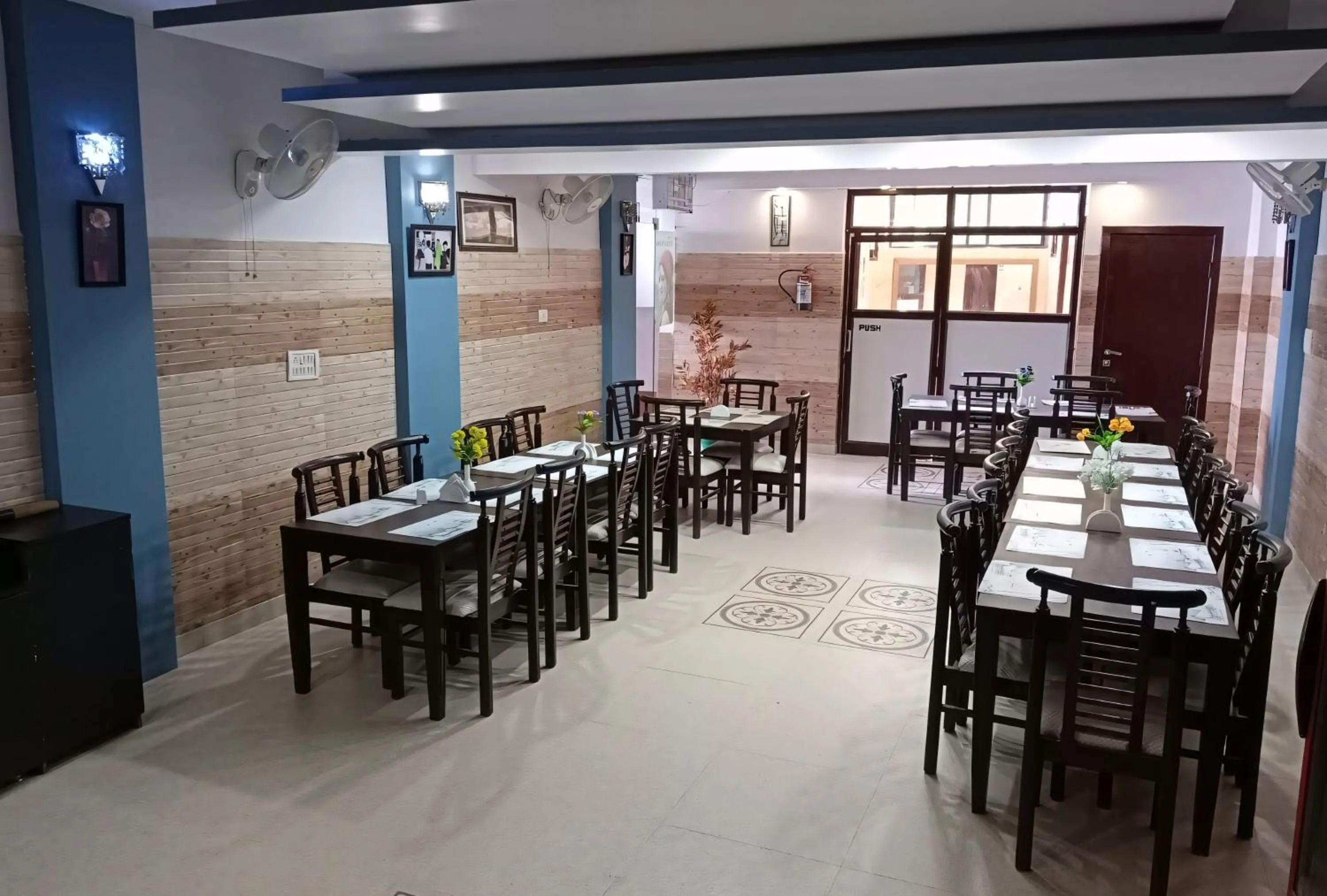 Restaurant/places to eat in Green Palms Rubystone Exotic