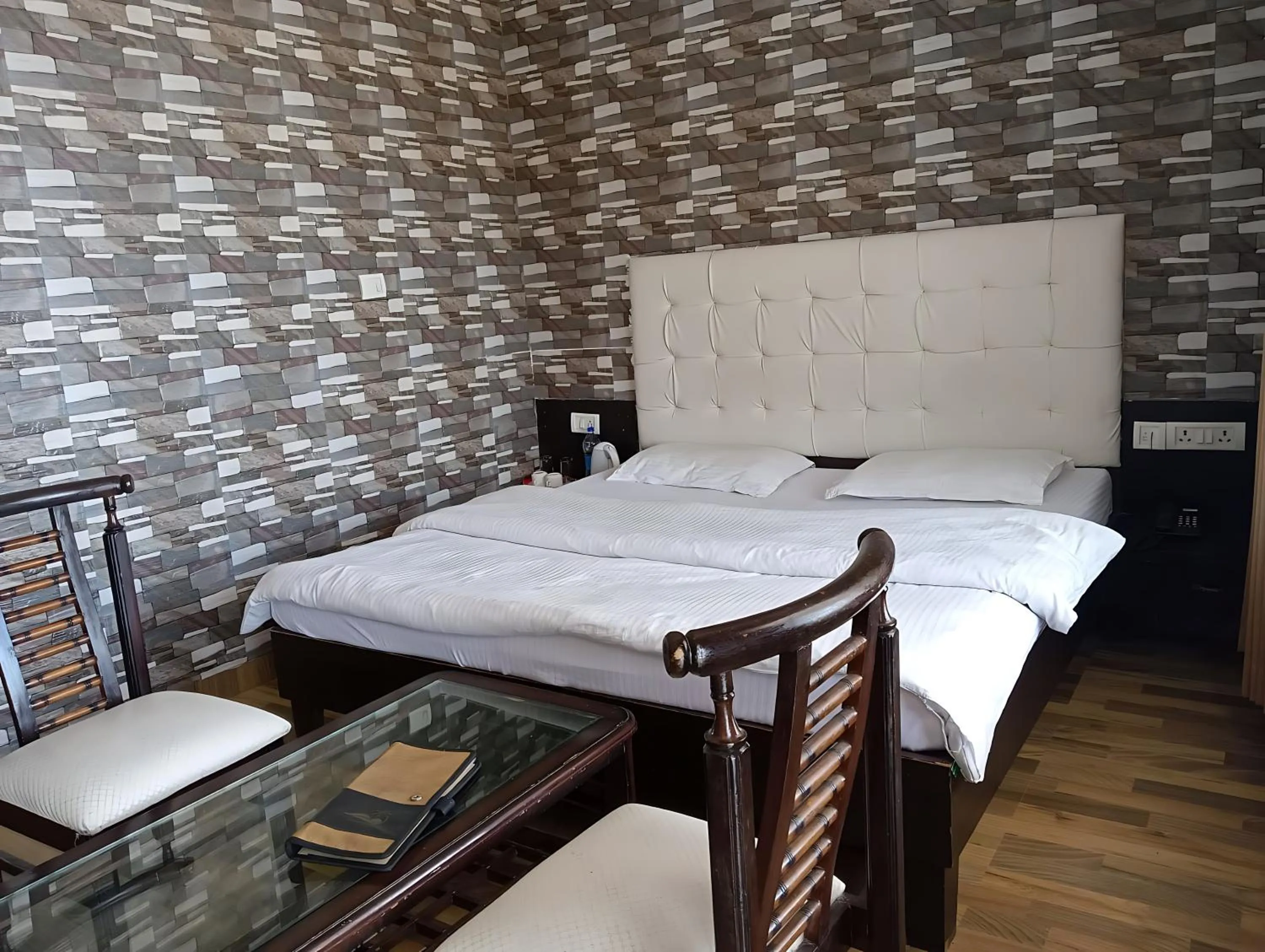 Bed in Green Palms Rubystone Exotic