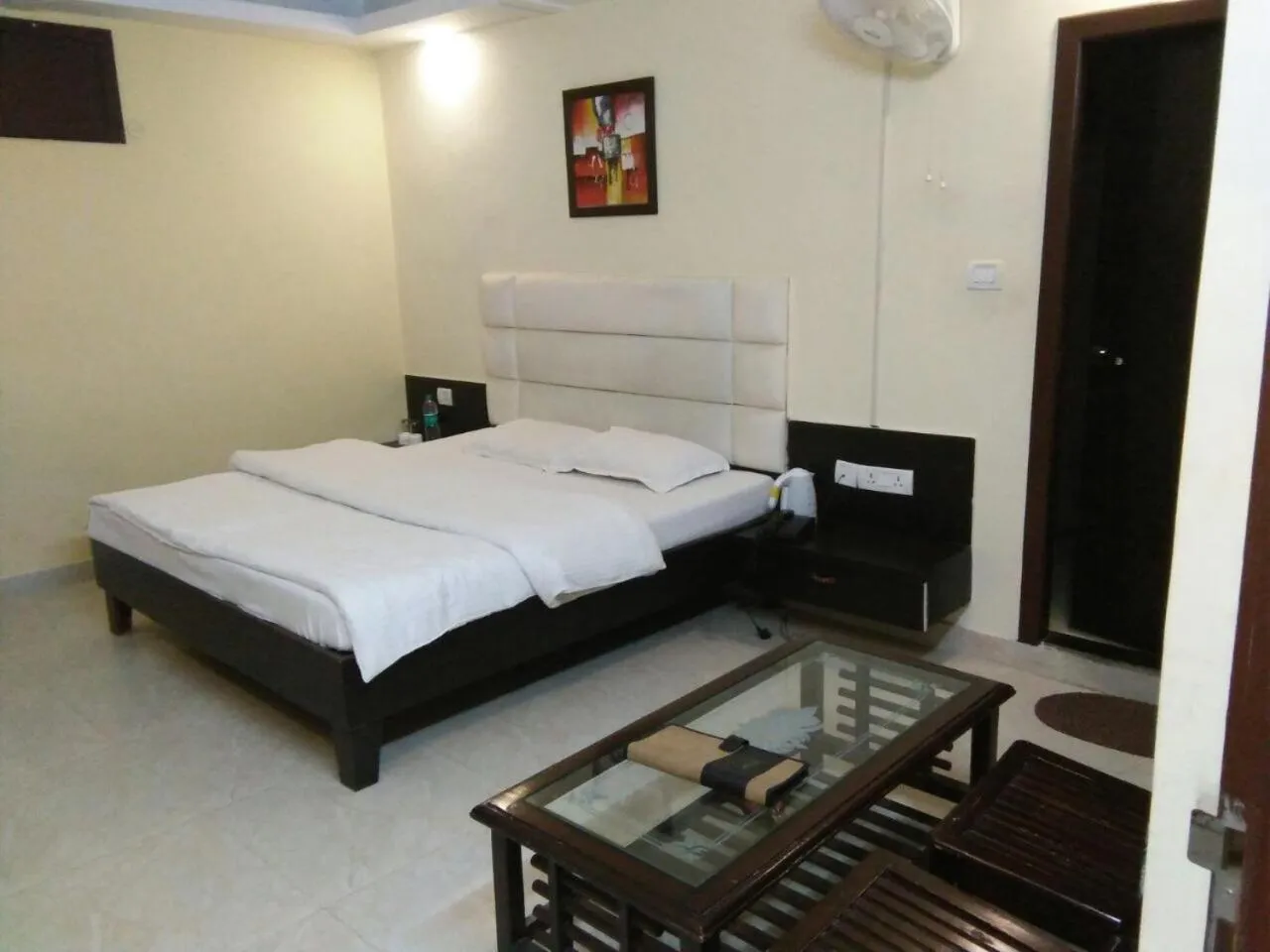 Bed in Green Palms Rubystone Exotic