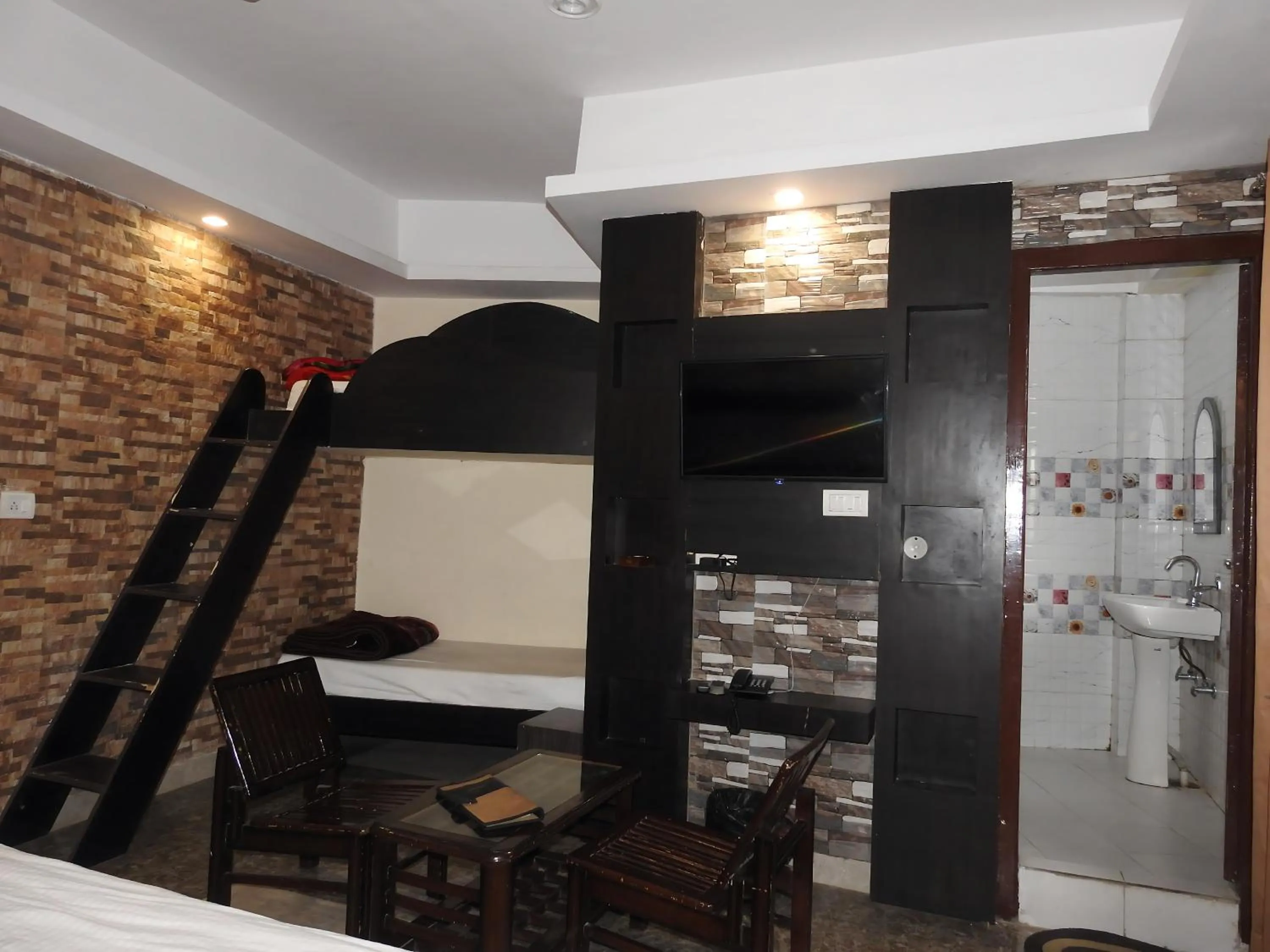 Bathroom in Green Palms Rubystone Exotic