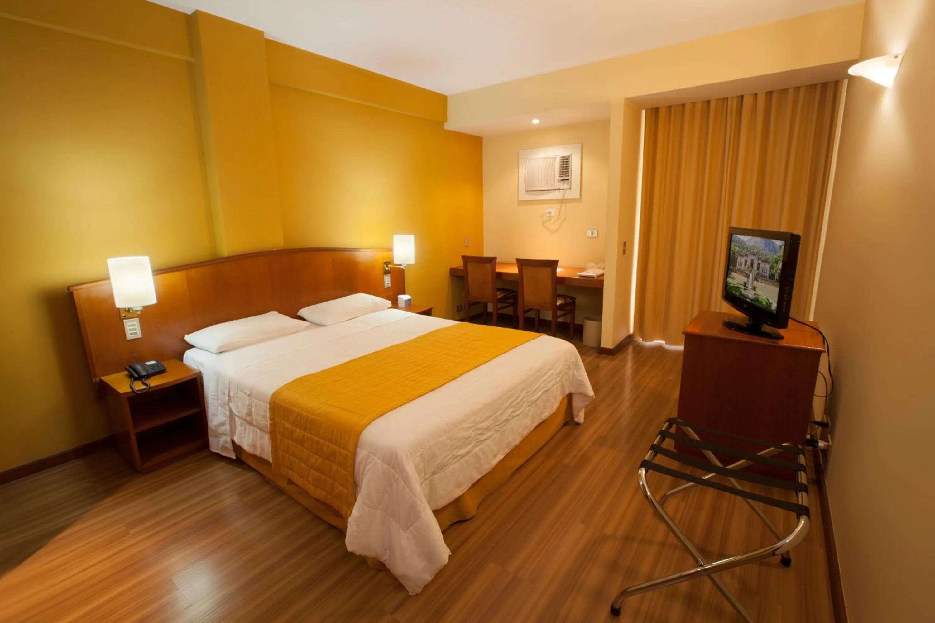 Photo of the whole room, Bed in Hotel Moncloa