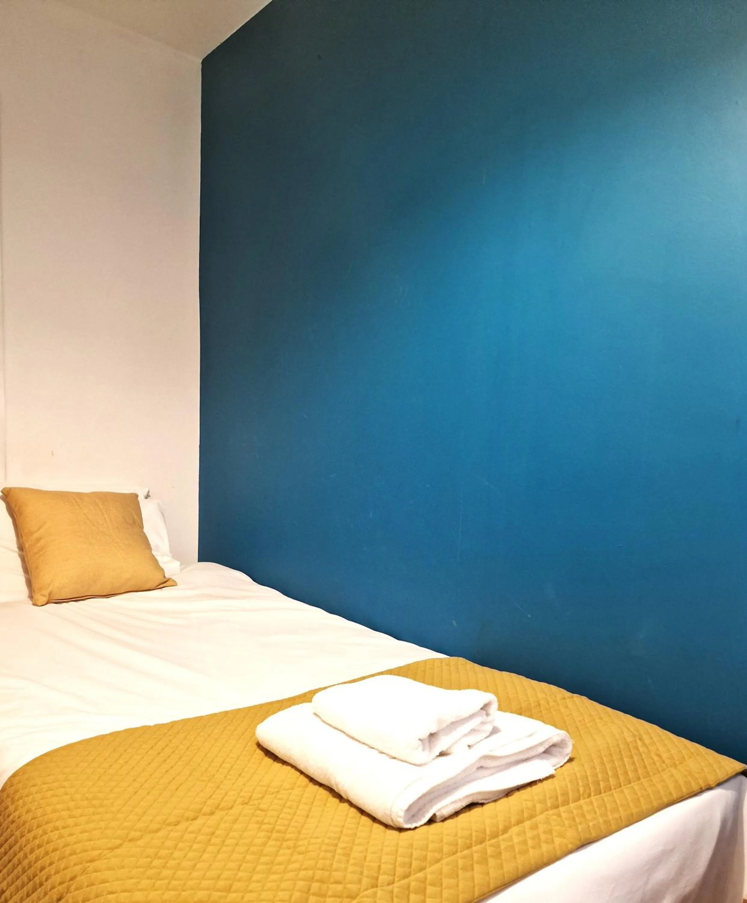 Bed in Bath Road Apartments