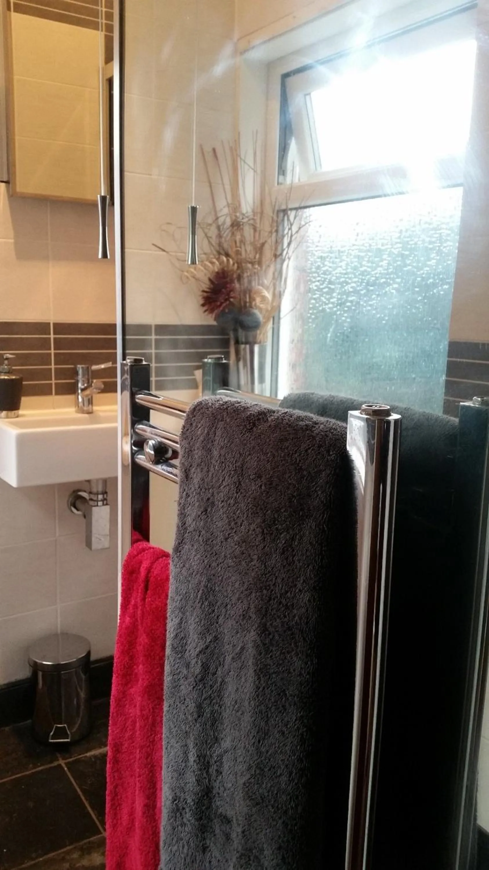 Bathroom in Bath Road Apartments