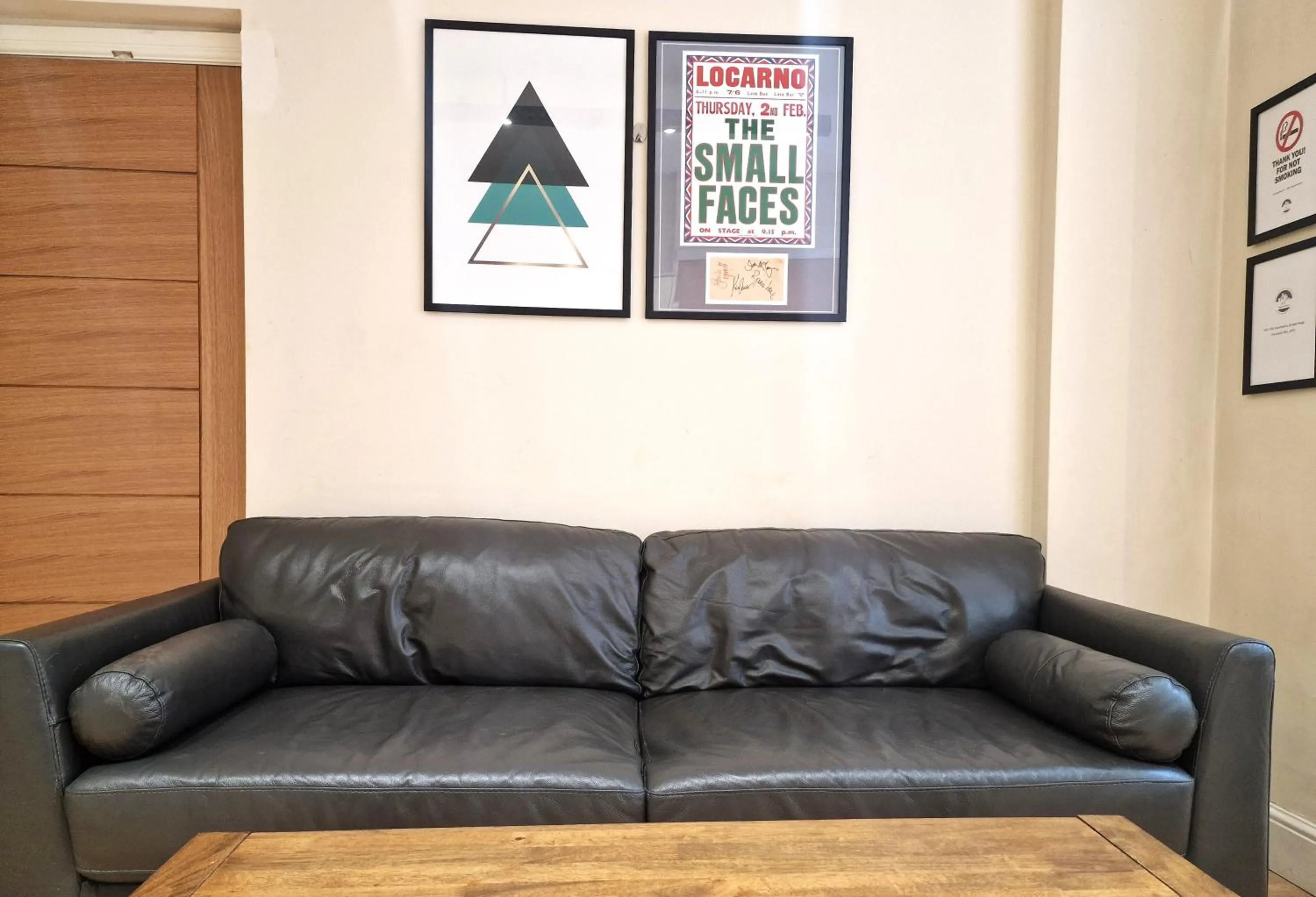 Living room in Bath Road Apartments