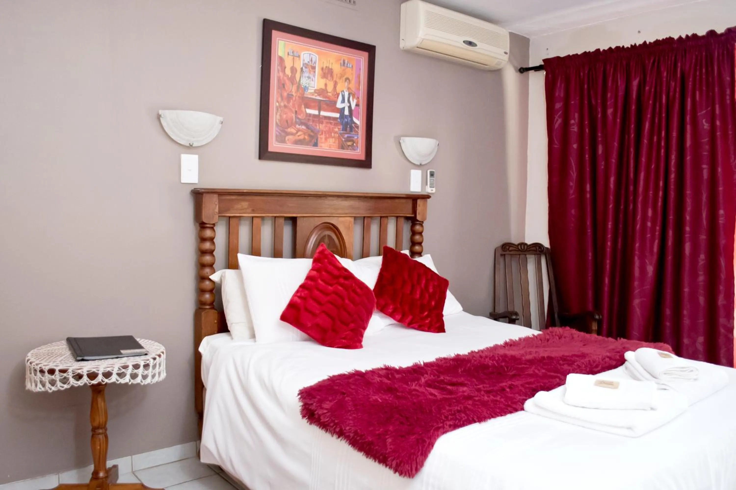 Bedroom, Bed in Gemstone Guest House