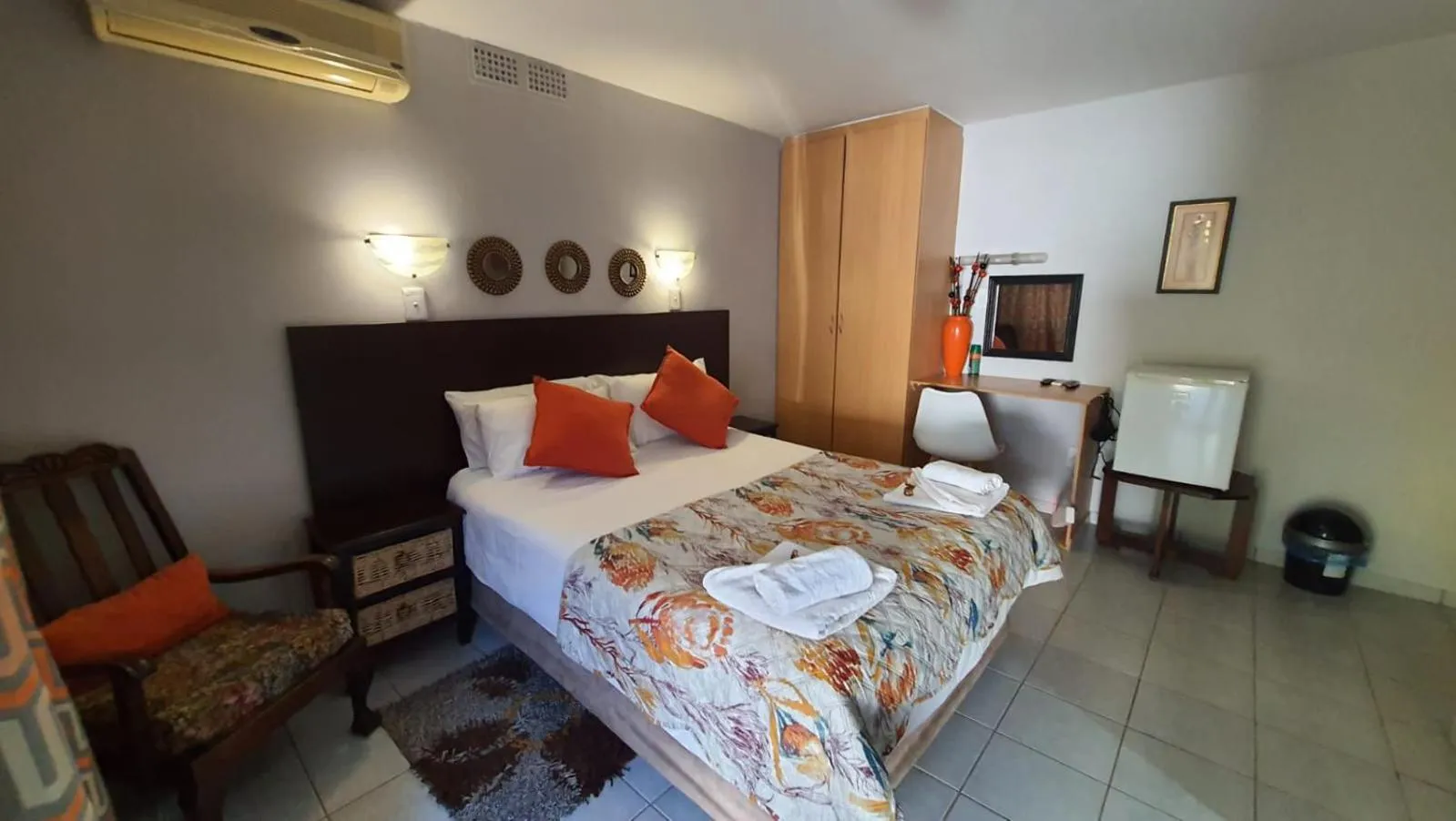 Bedroom, Bed in Gemstone Guest House