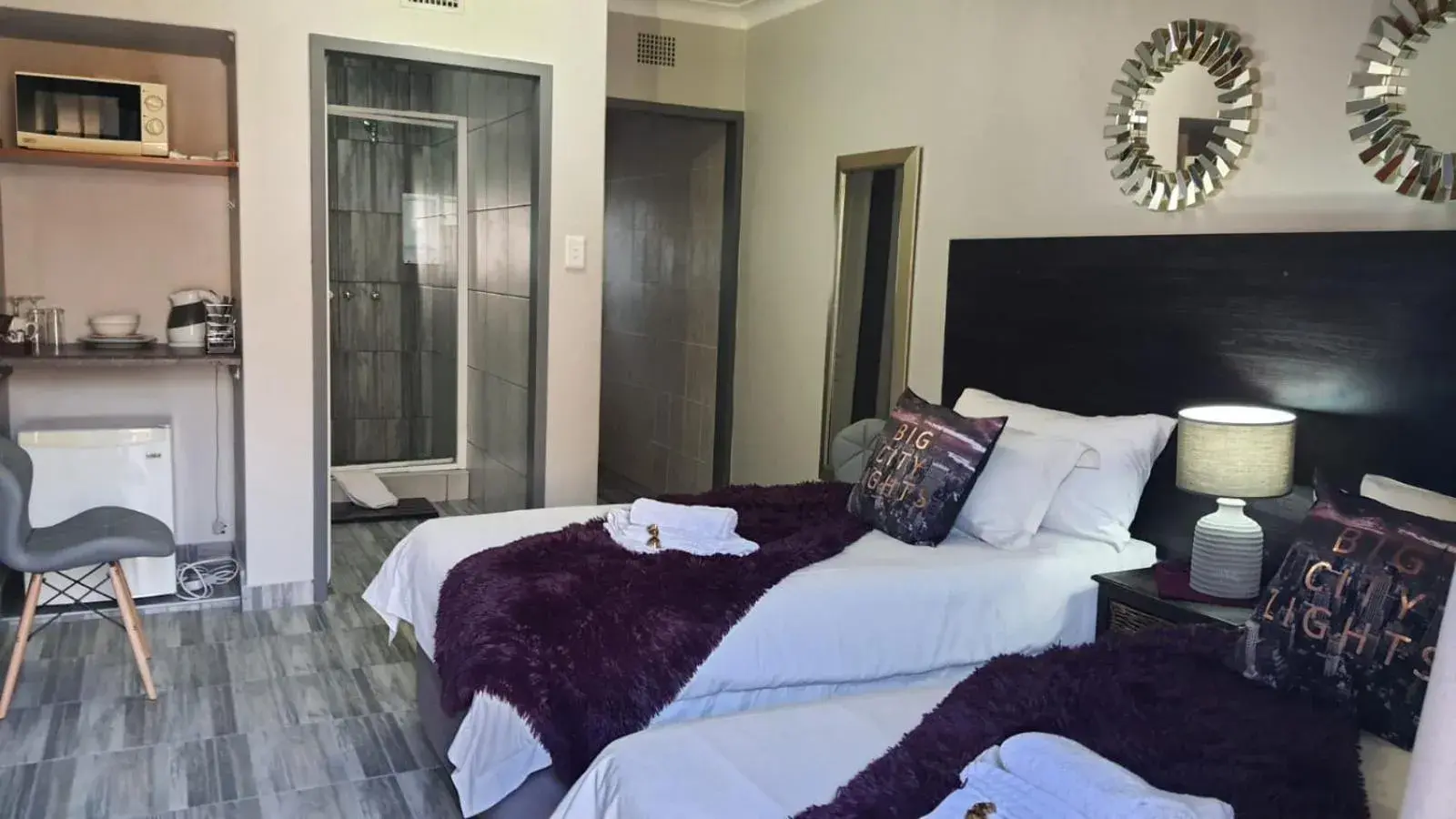 Deluxe Double or Twin Room in Gemstone Guest House Deluxe Double or Twin Room in Gemstone Guest House