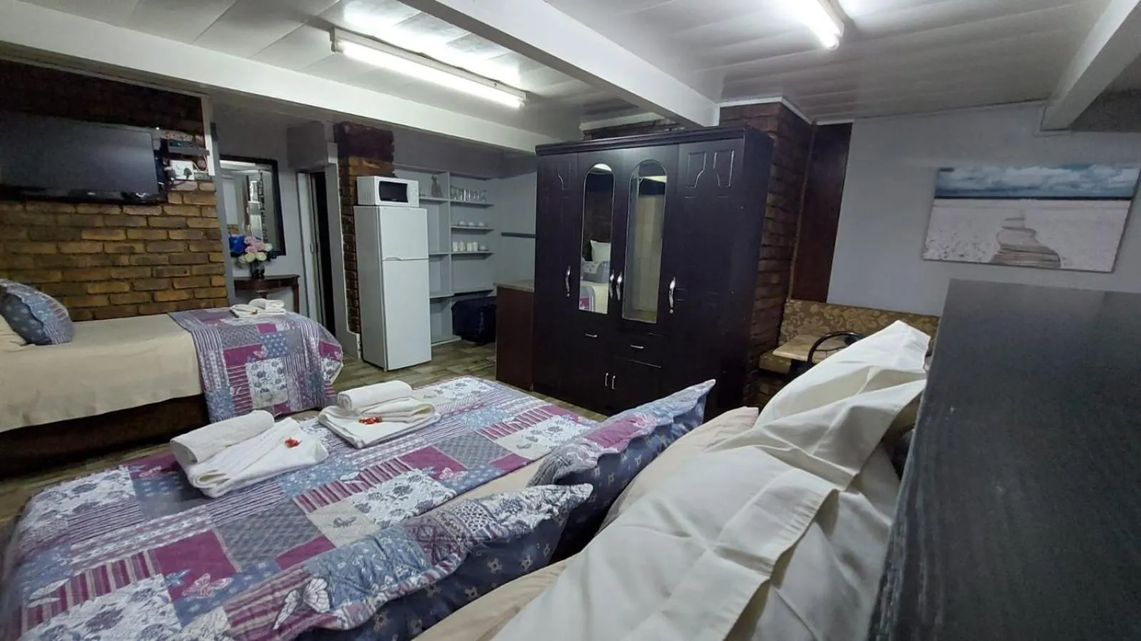 TV and multimedia, Bed in Gemstone Guest House