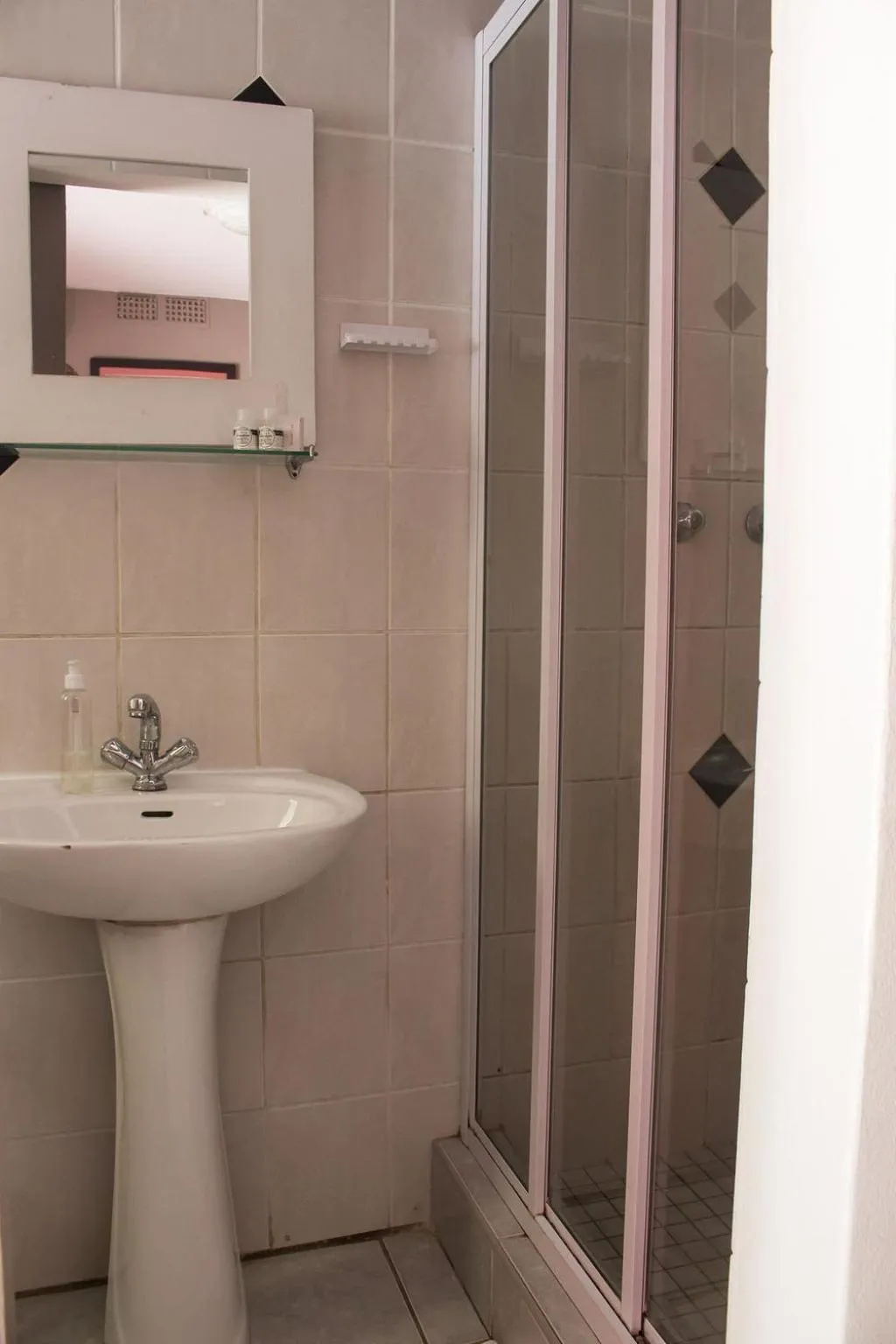 Shower in Gemstone Guest House