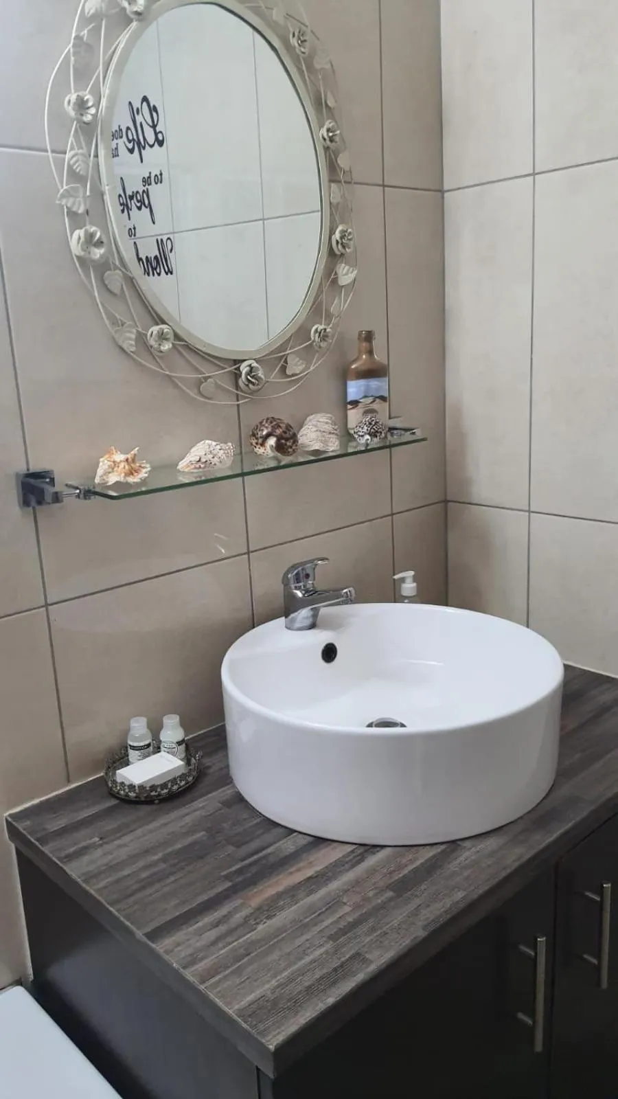 Bathroom in Gemstone Guest House