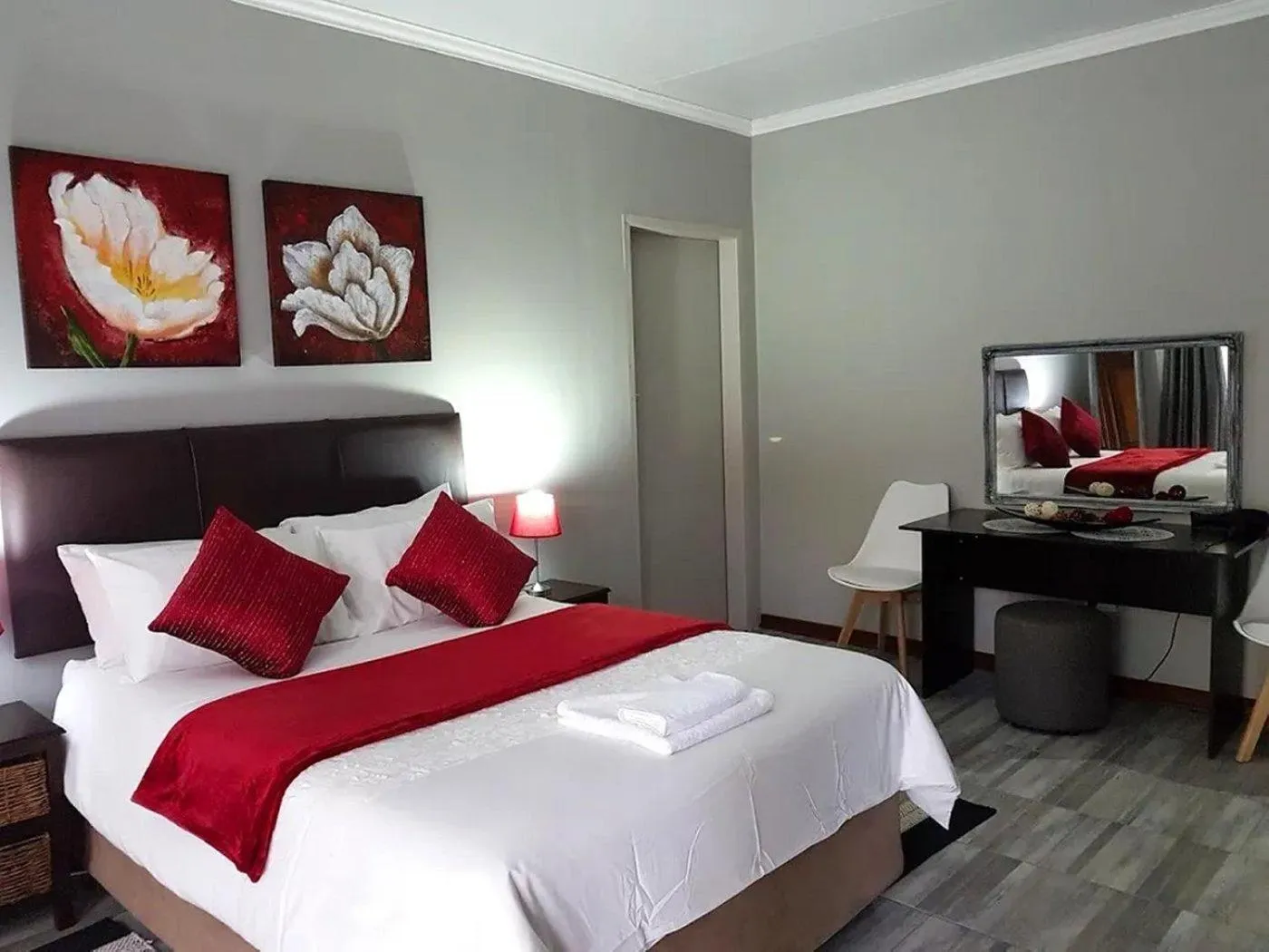 Bedroom, Bed in Gemstone Guest House