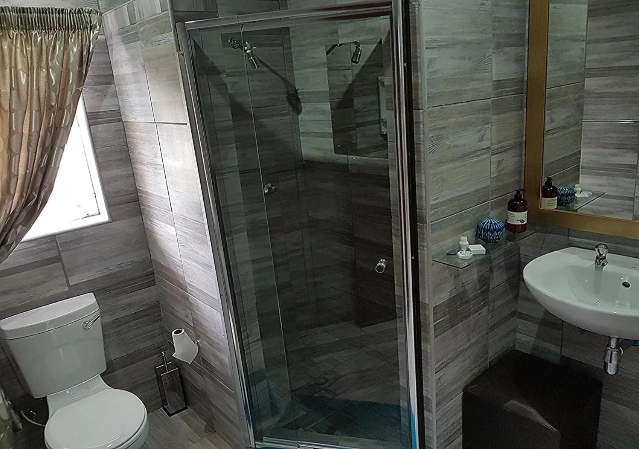 Shower in Gemstone Guest House