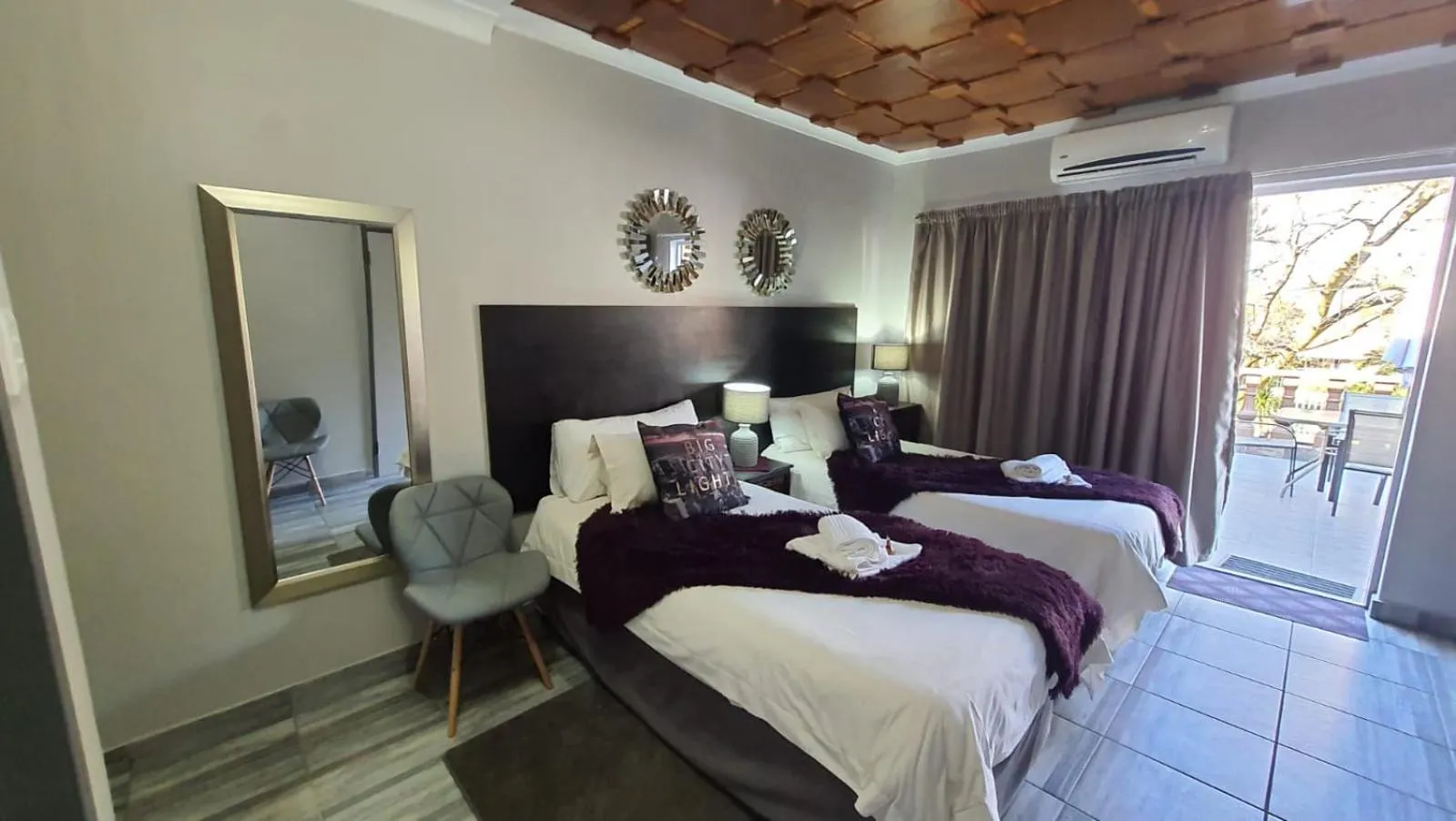 Bedroom, Bed in Gemstone Guest House