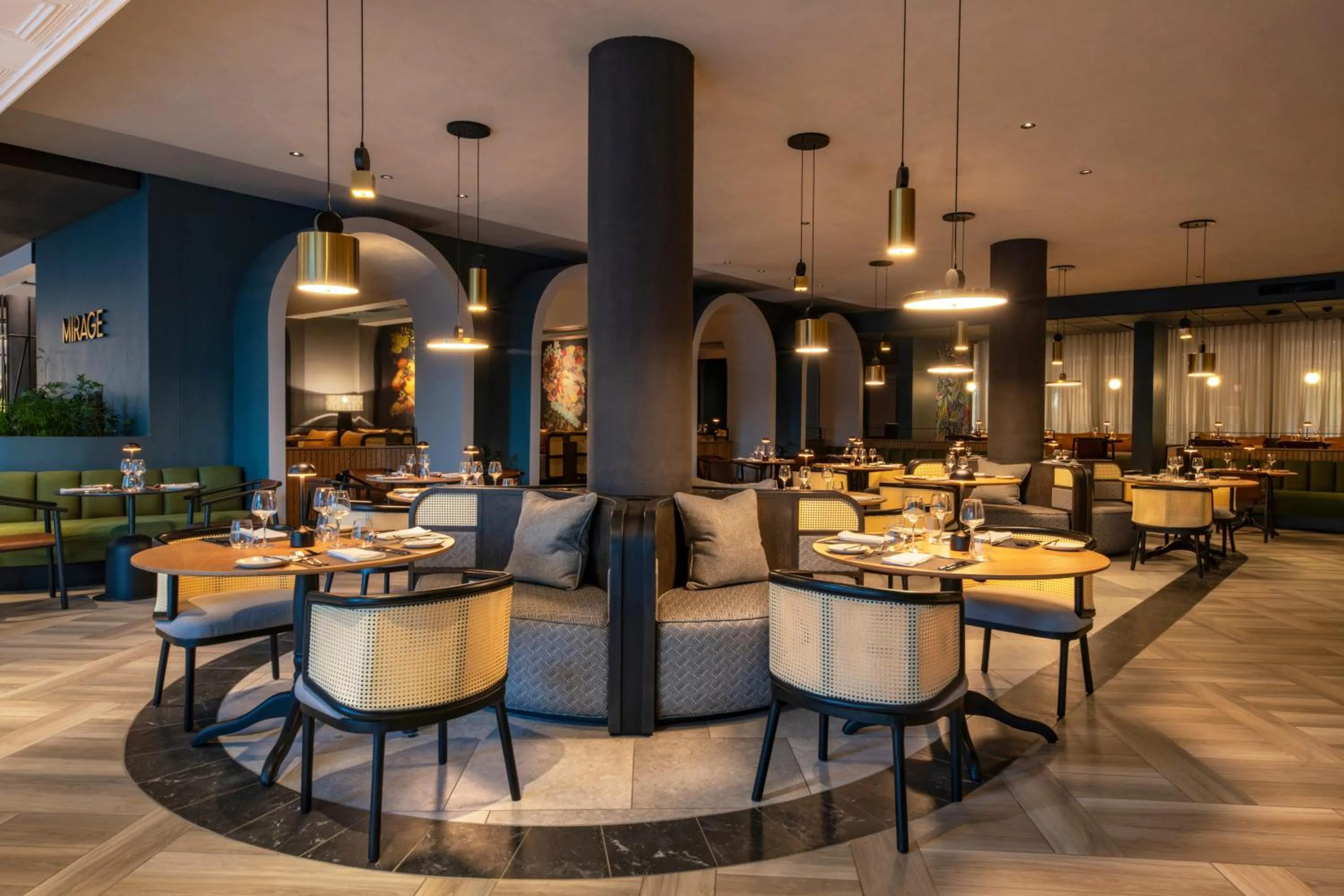 Restaurant/places to eat in Mercure Hotel Windhoek