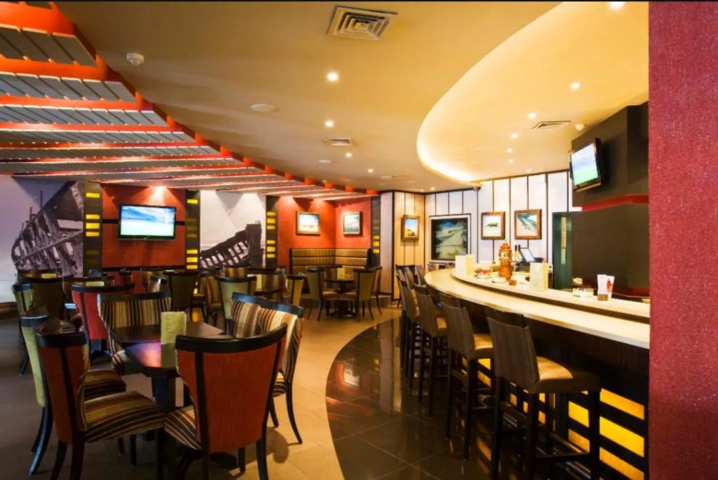 Restaurant/places to eat in Mercure Hotel Windhoek