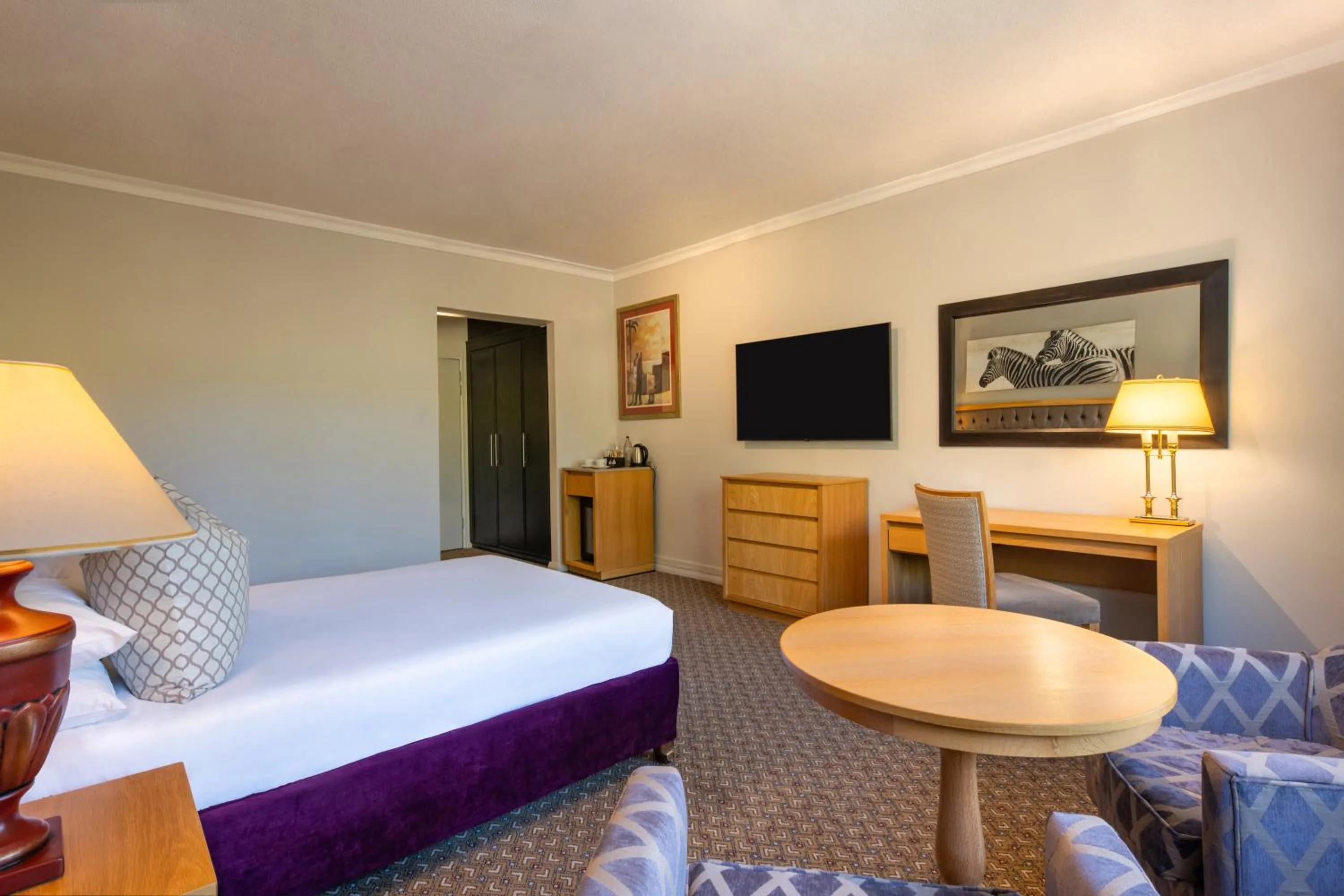 Bedroom, Bed in Mercure Hotel Windhoek