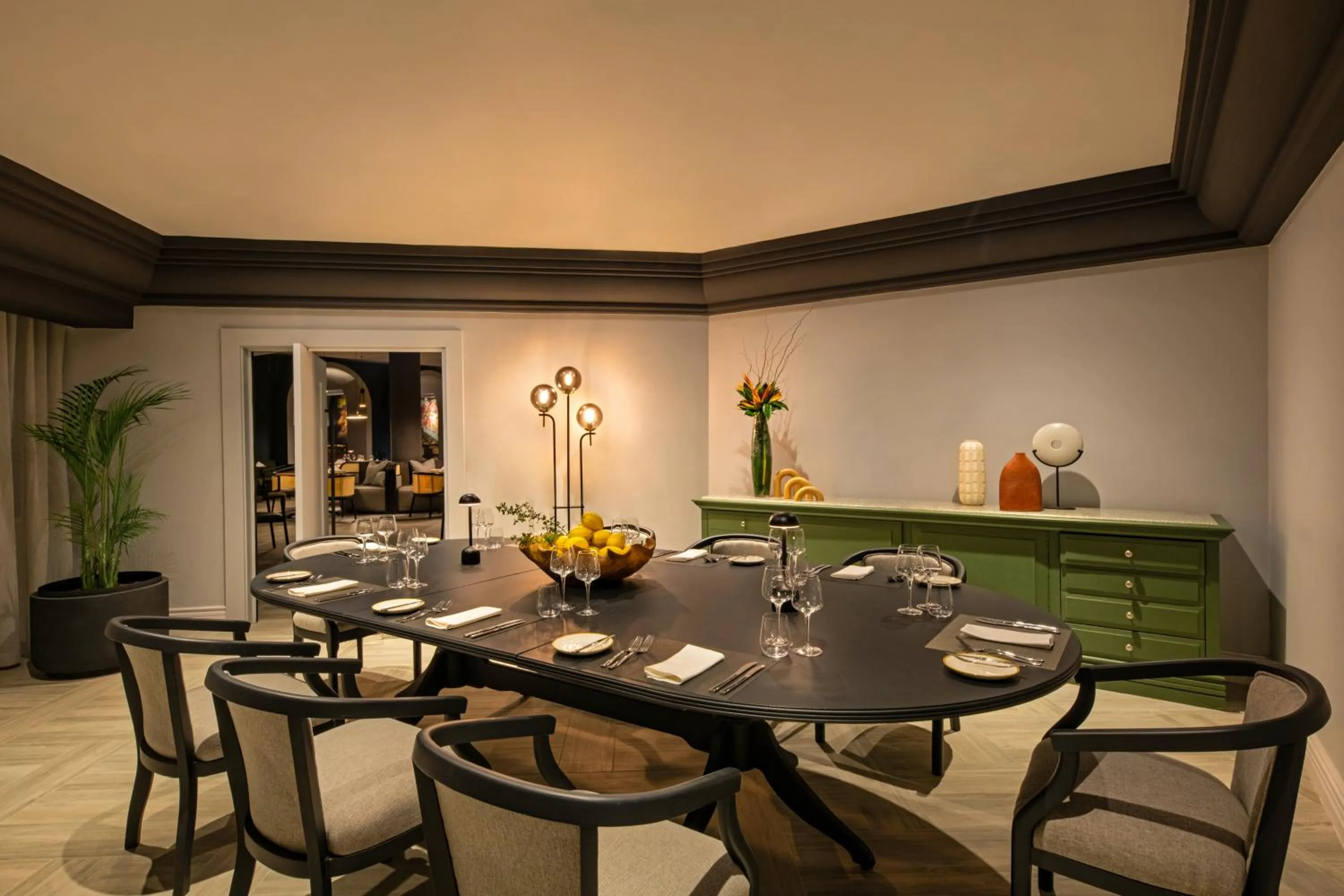 Restaurant/places to eat in Mercure Hotel Windhoek