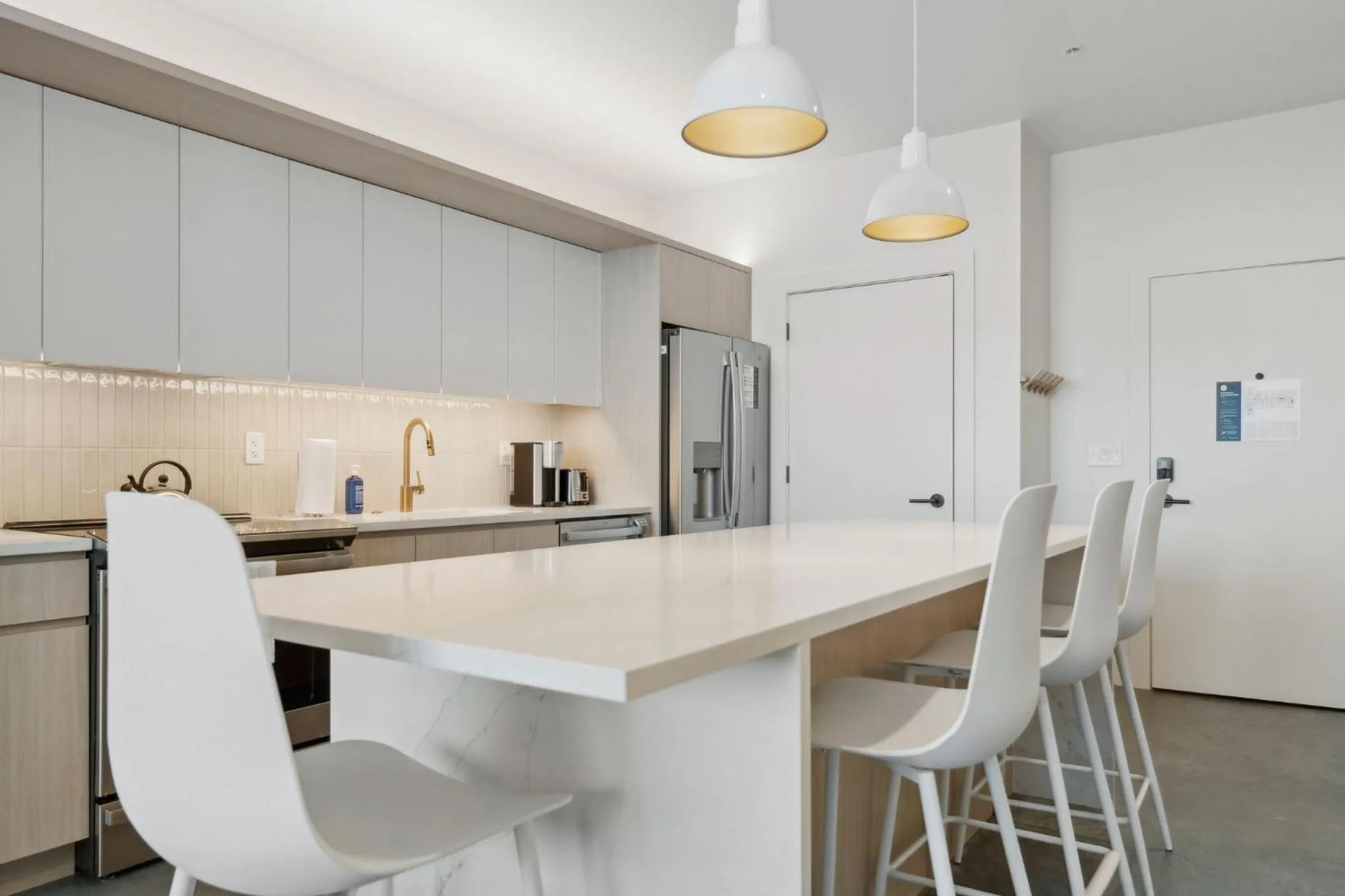 Kitchen or kitchenette in Placemakr Salt Lake City