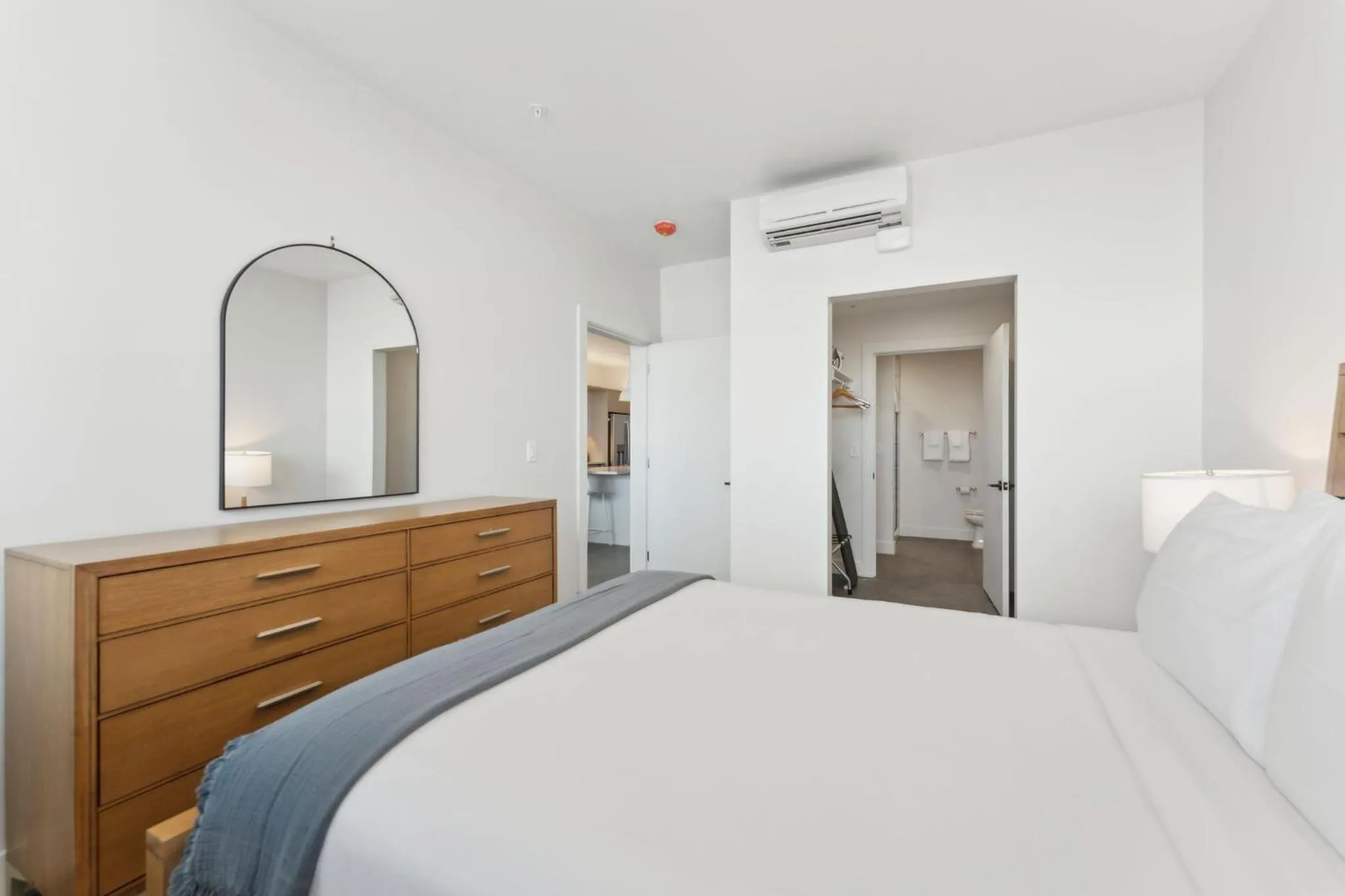 Bedroom, Bed in Placemakr Salt Lake City