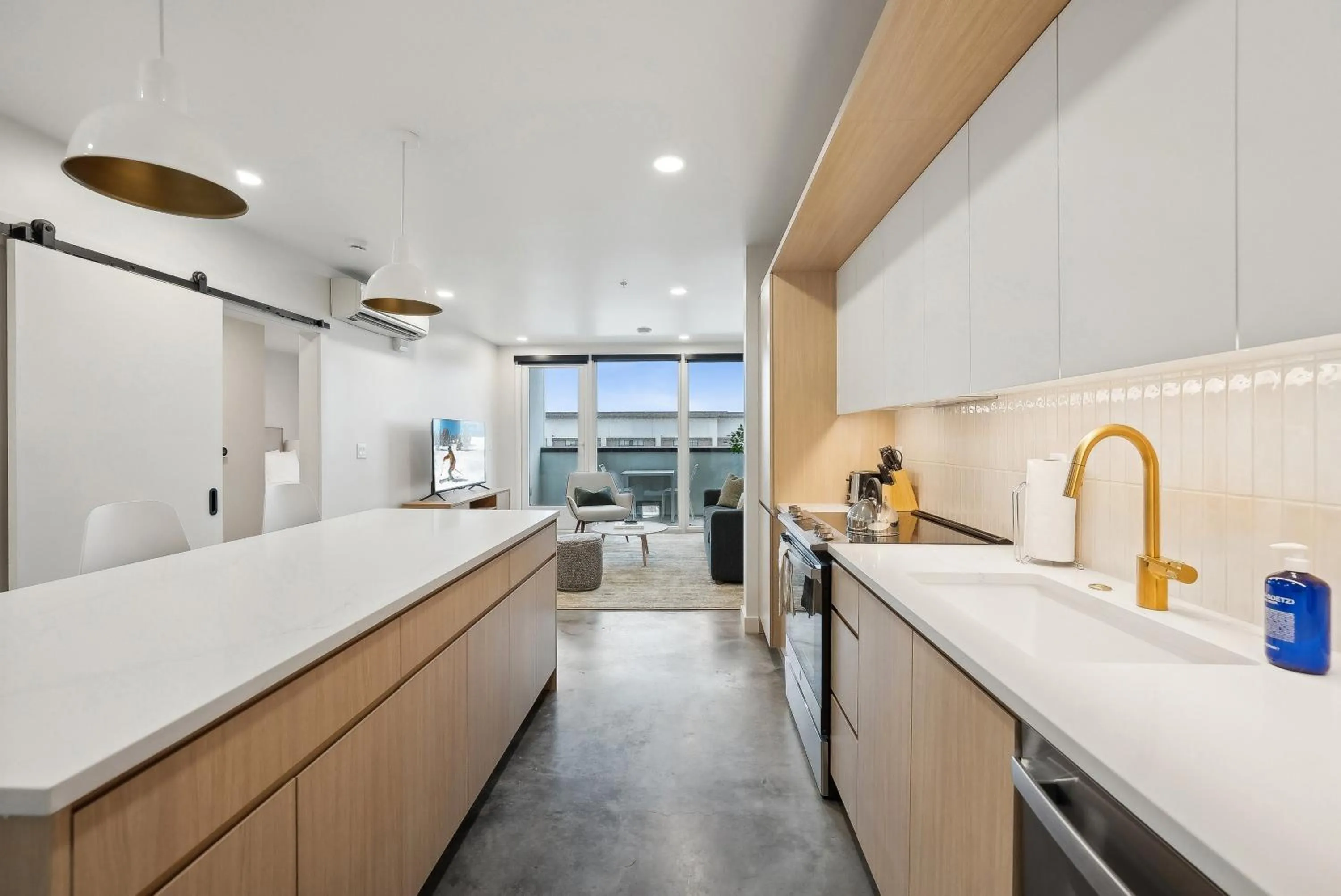 Kitchen or kitchenette in Placemakr Salt Lake City