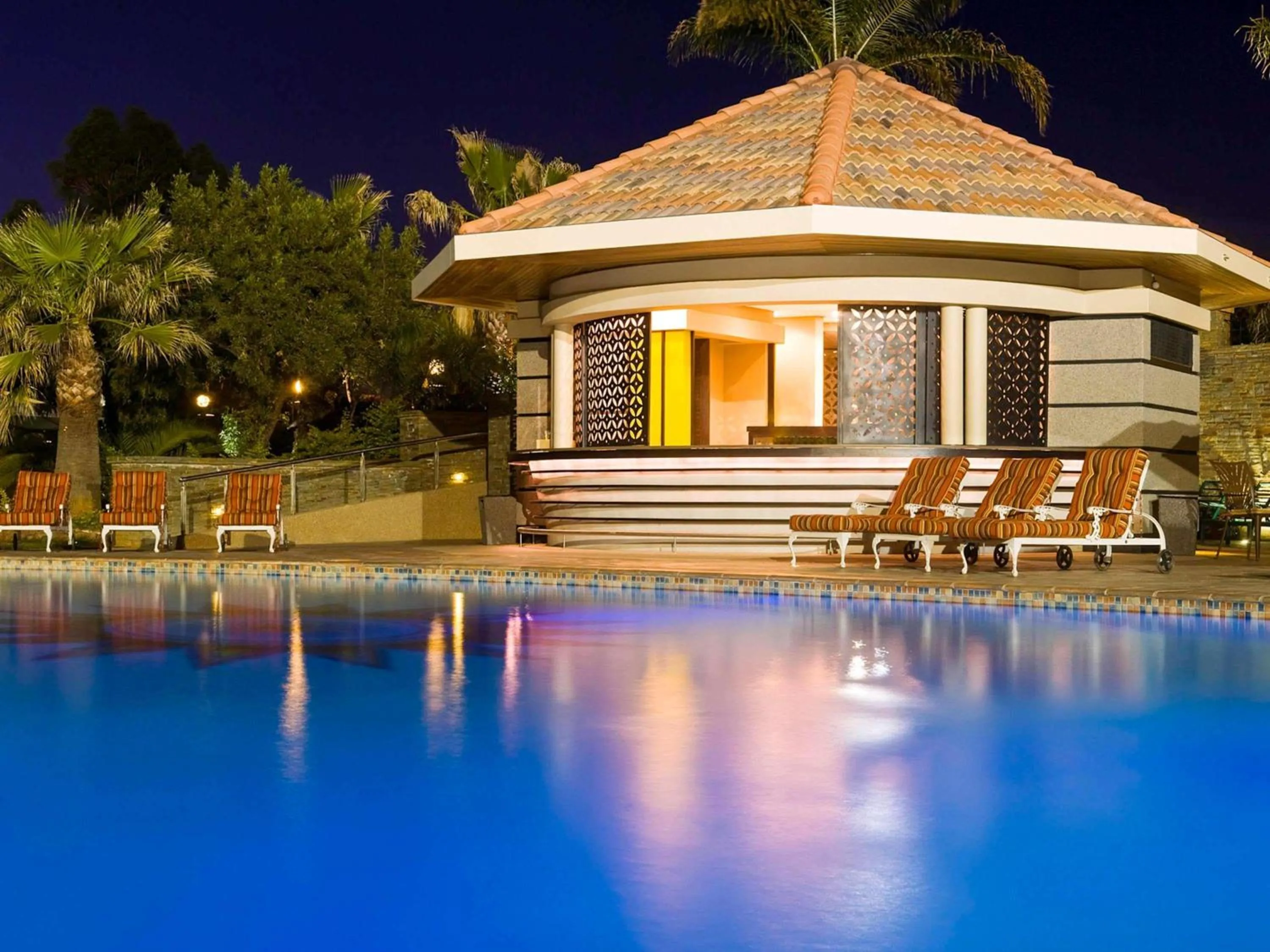 Lounge or bar in Mövenpick Hotel Windhoek