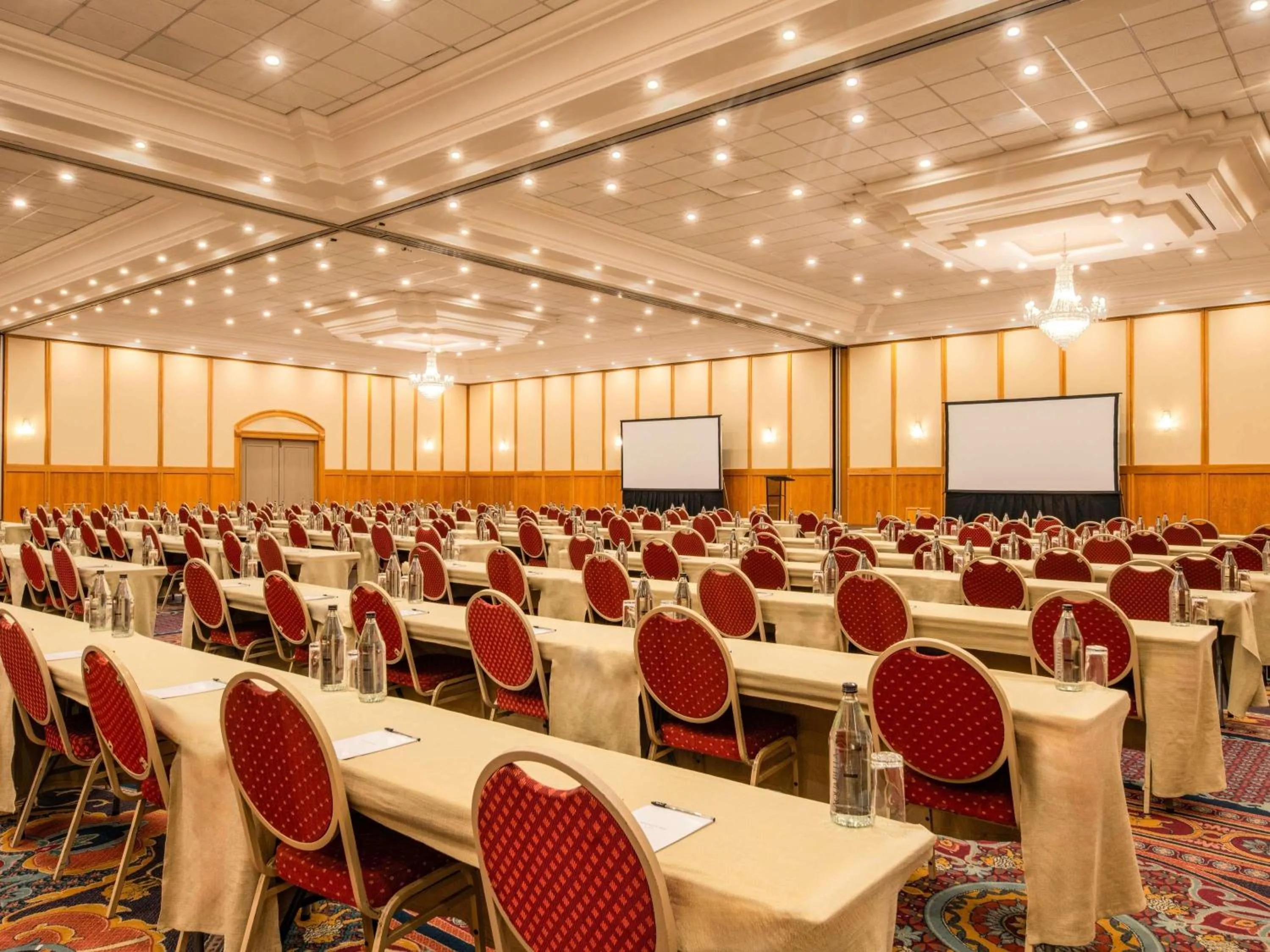 Meeting/conference room in Mövenpick Hotel Windhoek