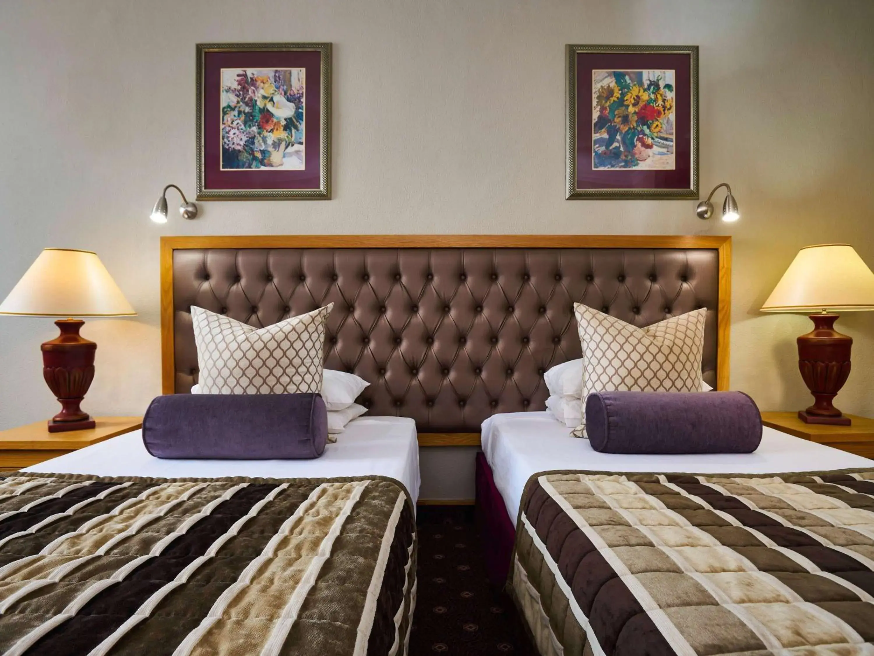 Classic Twin Room with Pool View - single occupancy in Safari Court Hotel Managed By Accor Classic Twin Room with Pool View - single occupancy in Safari Court Hotel Managed By Accor
