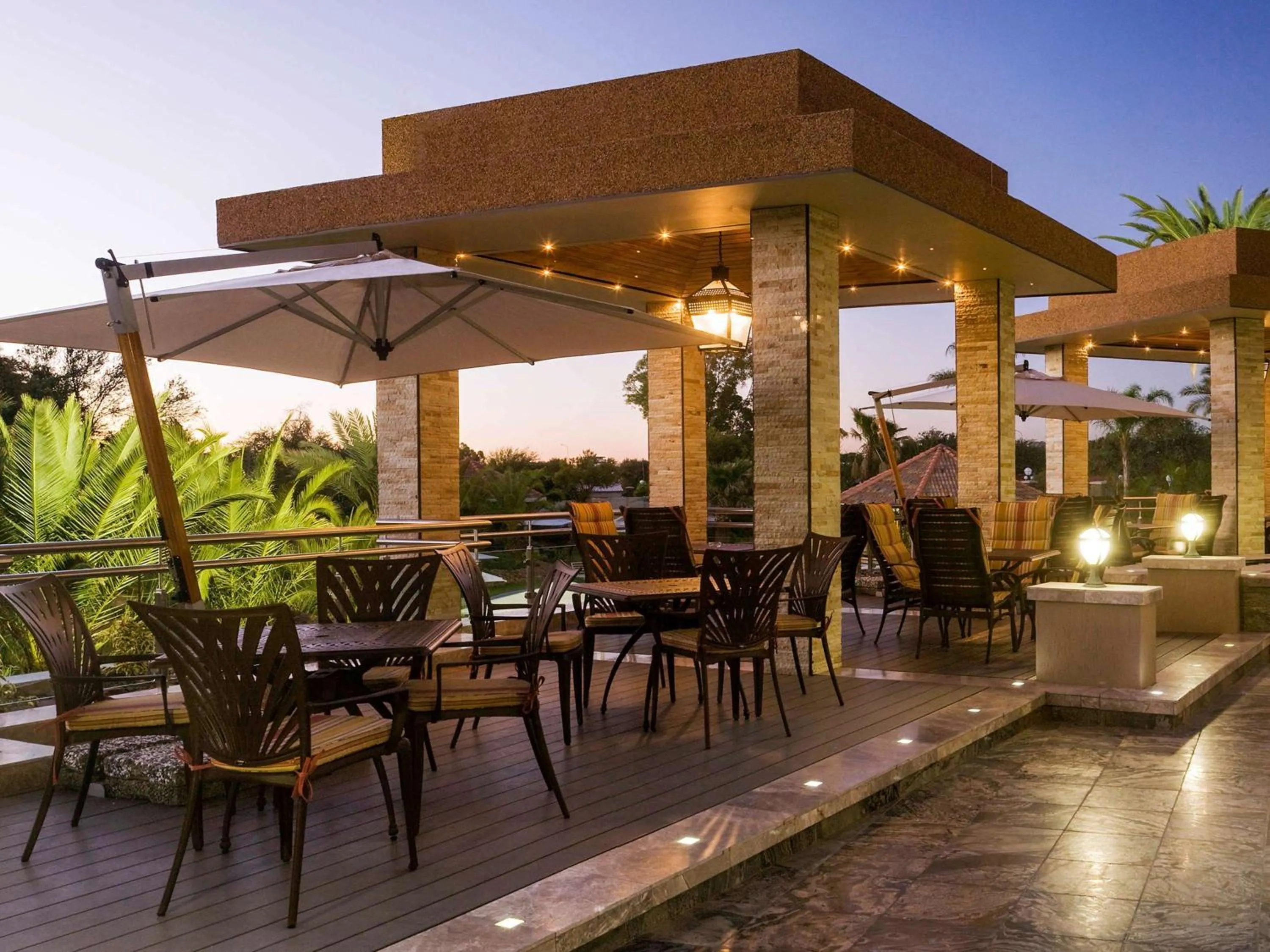 Restaurant/Places to Eat in Safari Court Hotel Managed By Accor