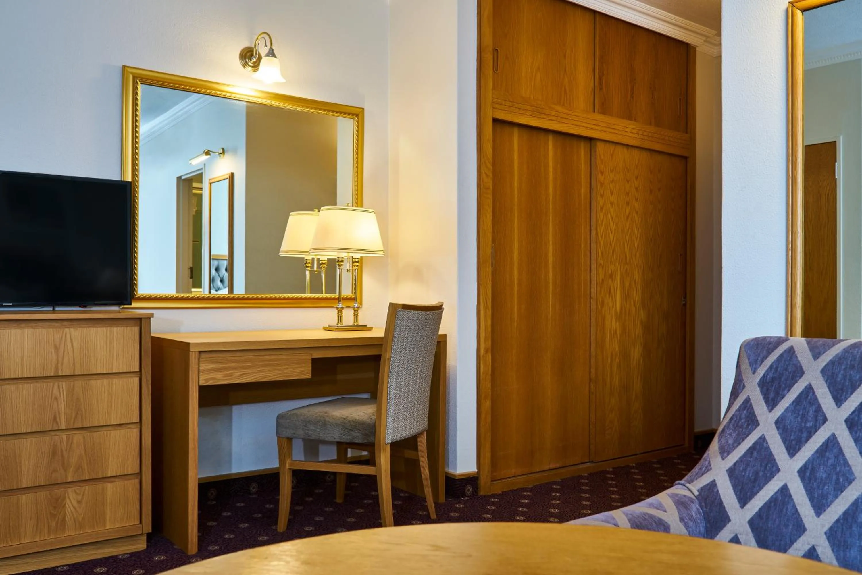 Bedroom, TV/Entertainment Center in Safari Court Hotel Managed By Accor