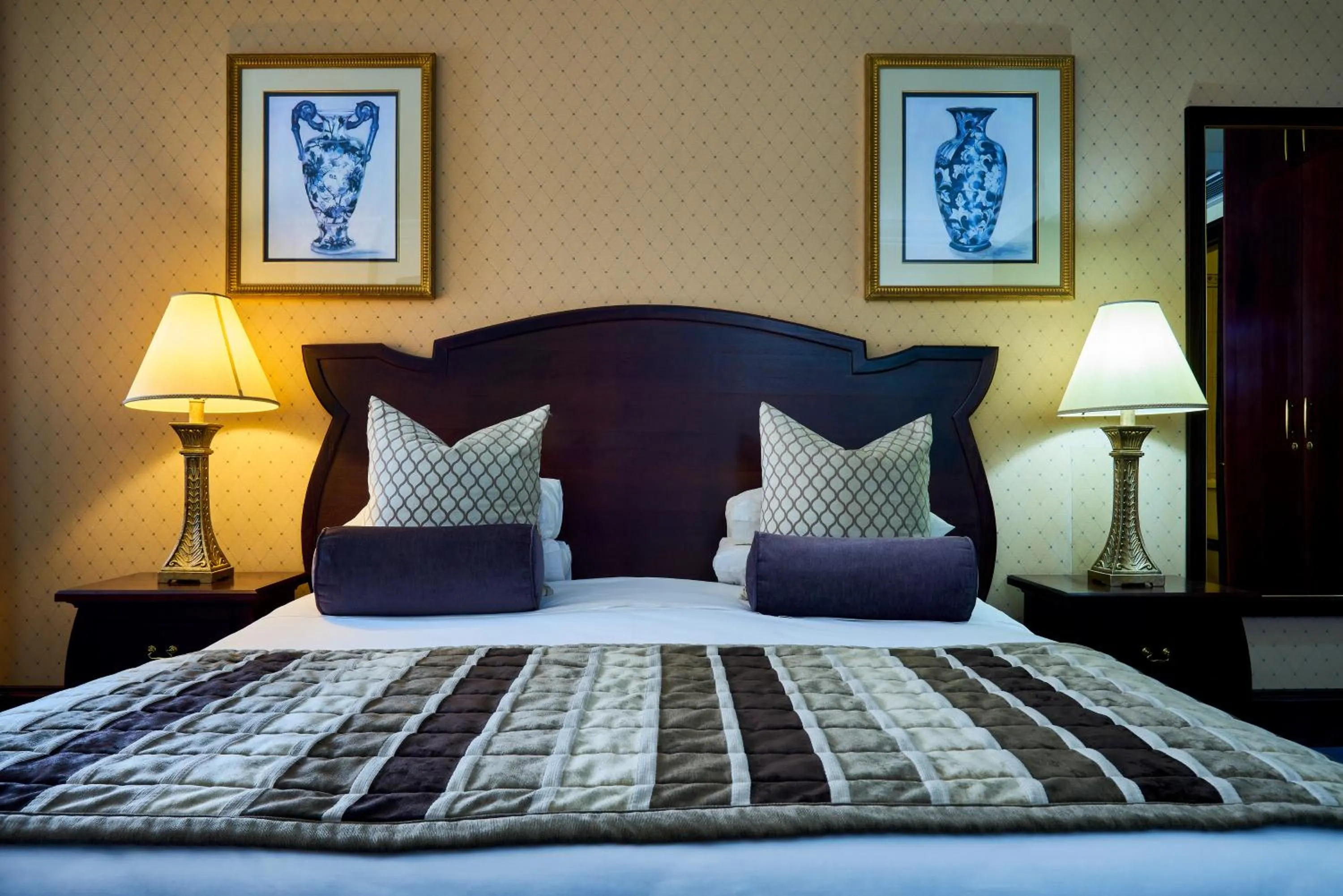 Bed in Safari Court Hotel Managed By Accor