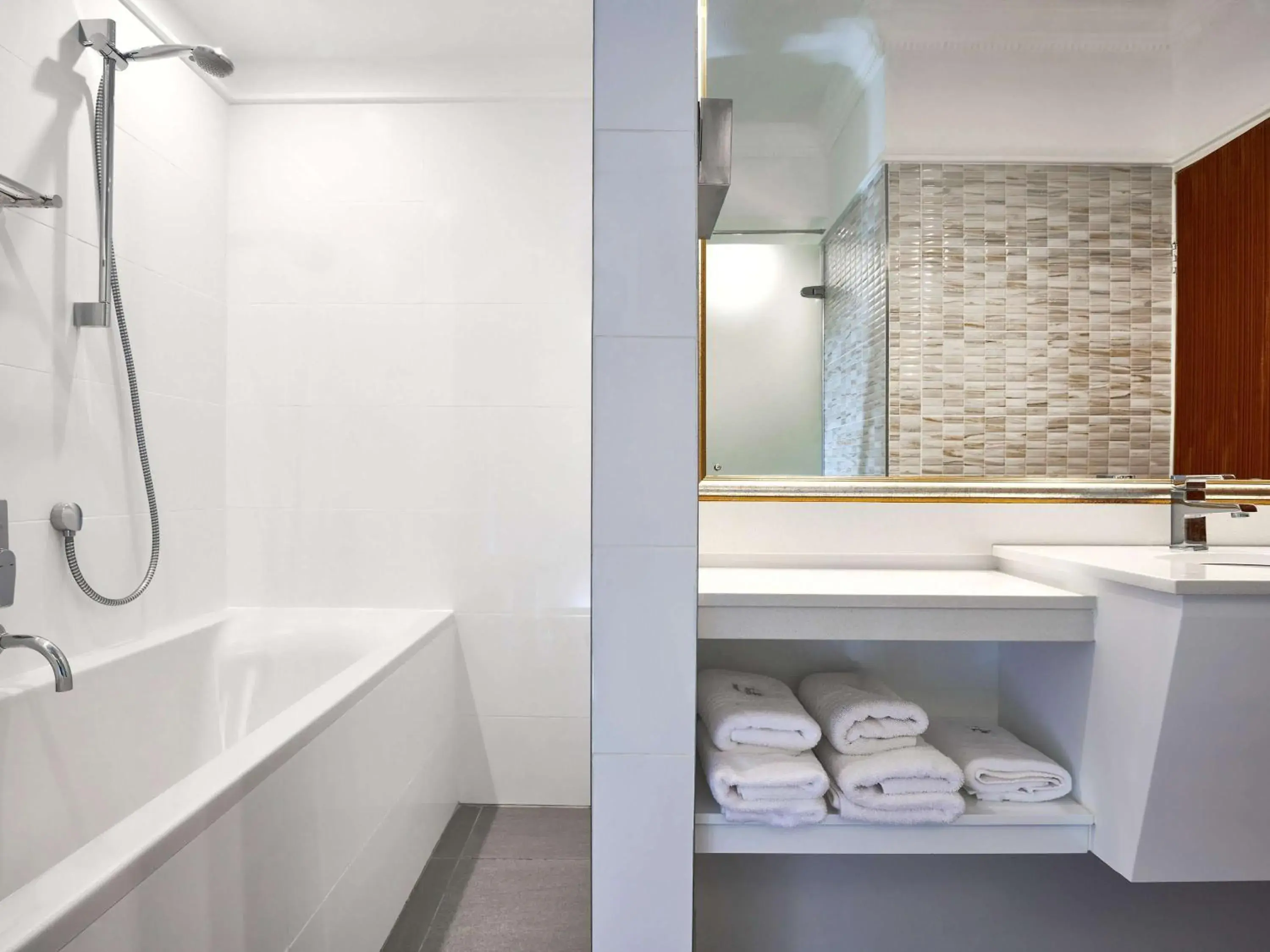 Deluxe King - single occupancy in Safari Court Hotel Managed By Accor Deluxe King - single occupancy in Safari Court Hotel Managed By Accor