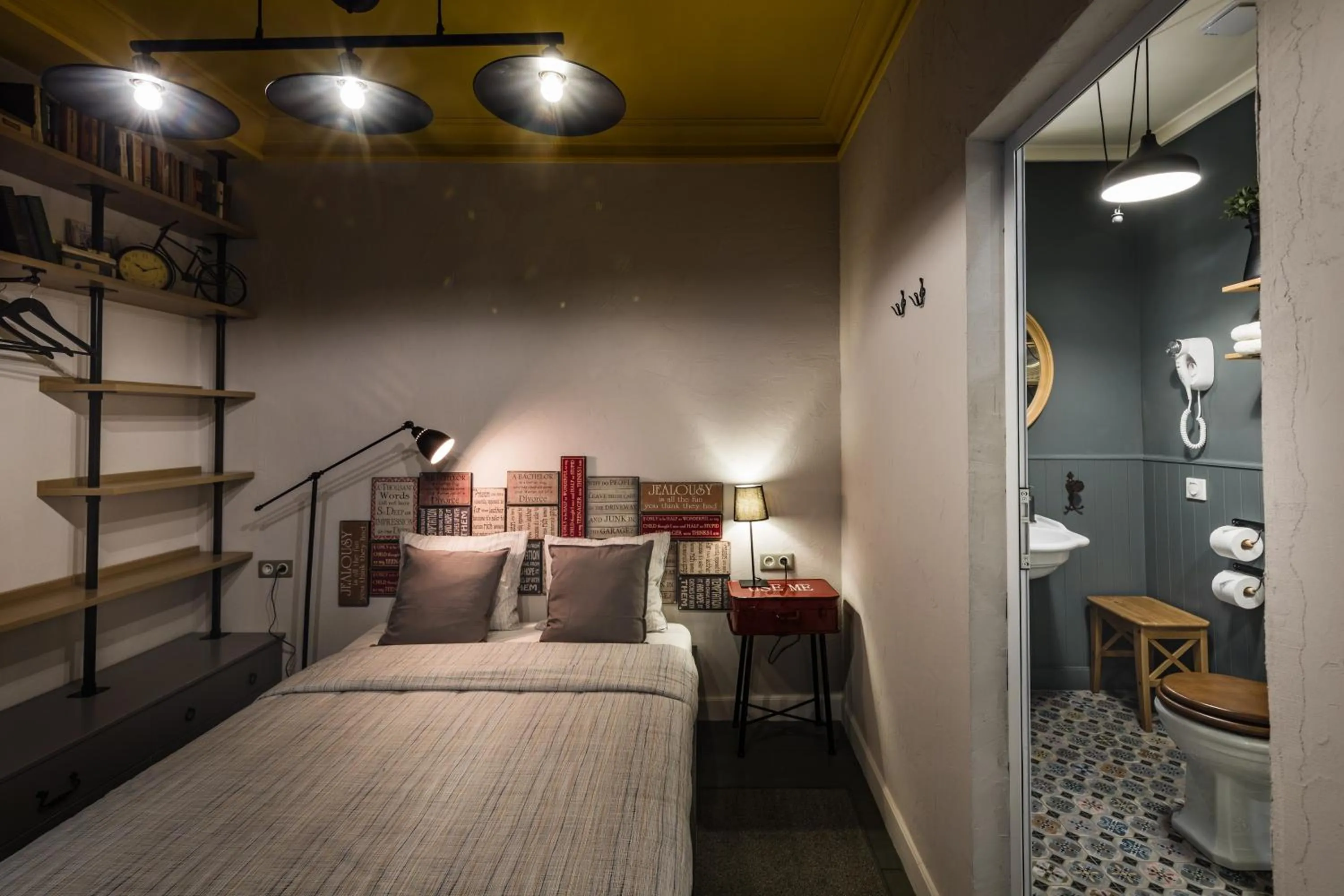 Bedroom, Bed in 5 Vintage Guest House