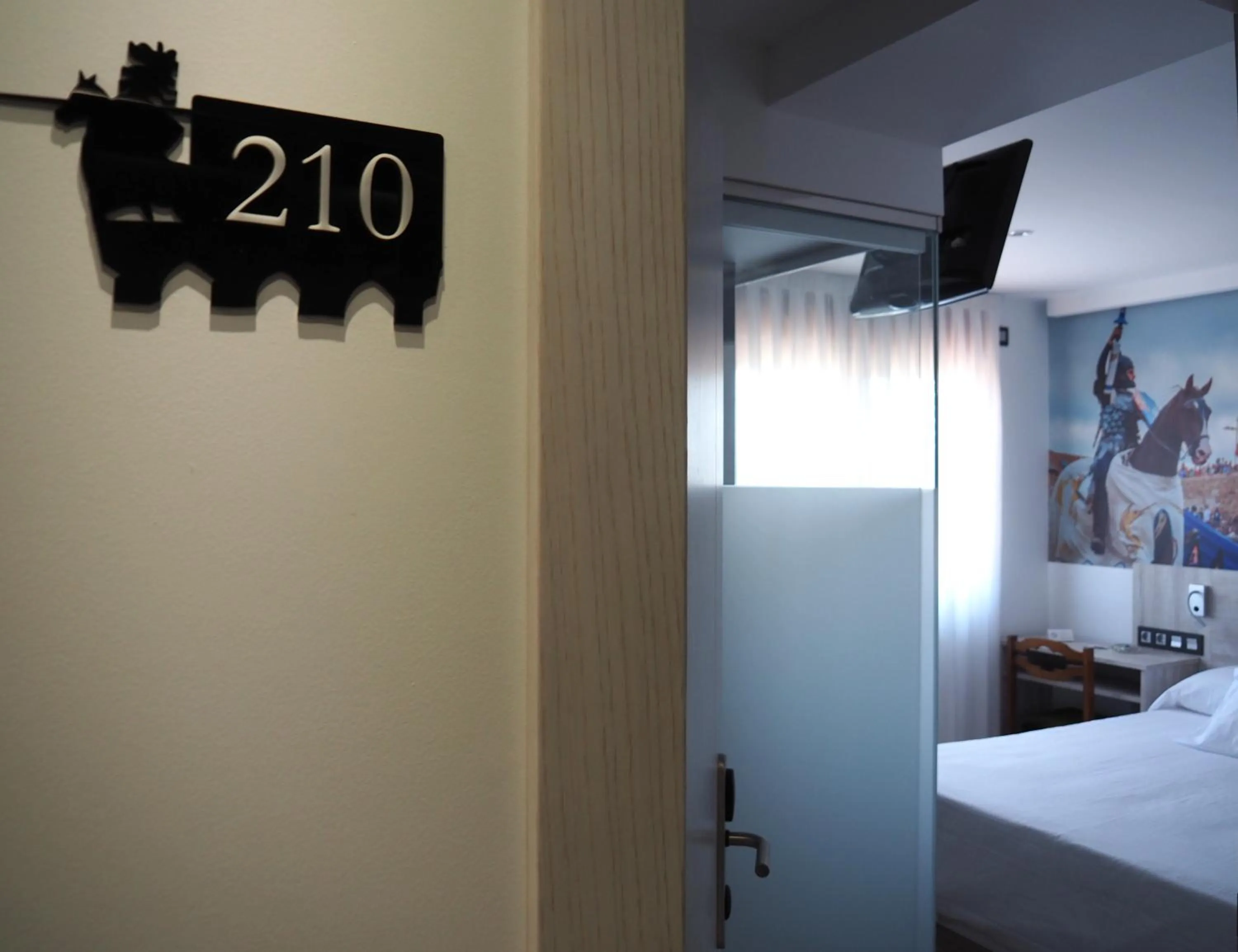 Logo/Certificate/Sign in Hostal Don Suero de Quiñones