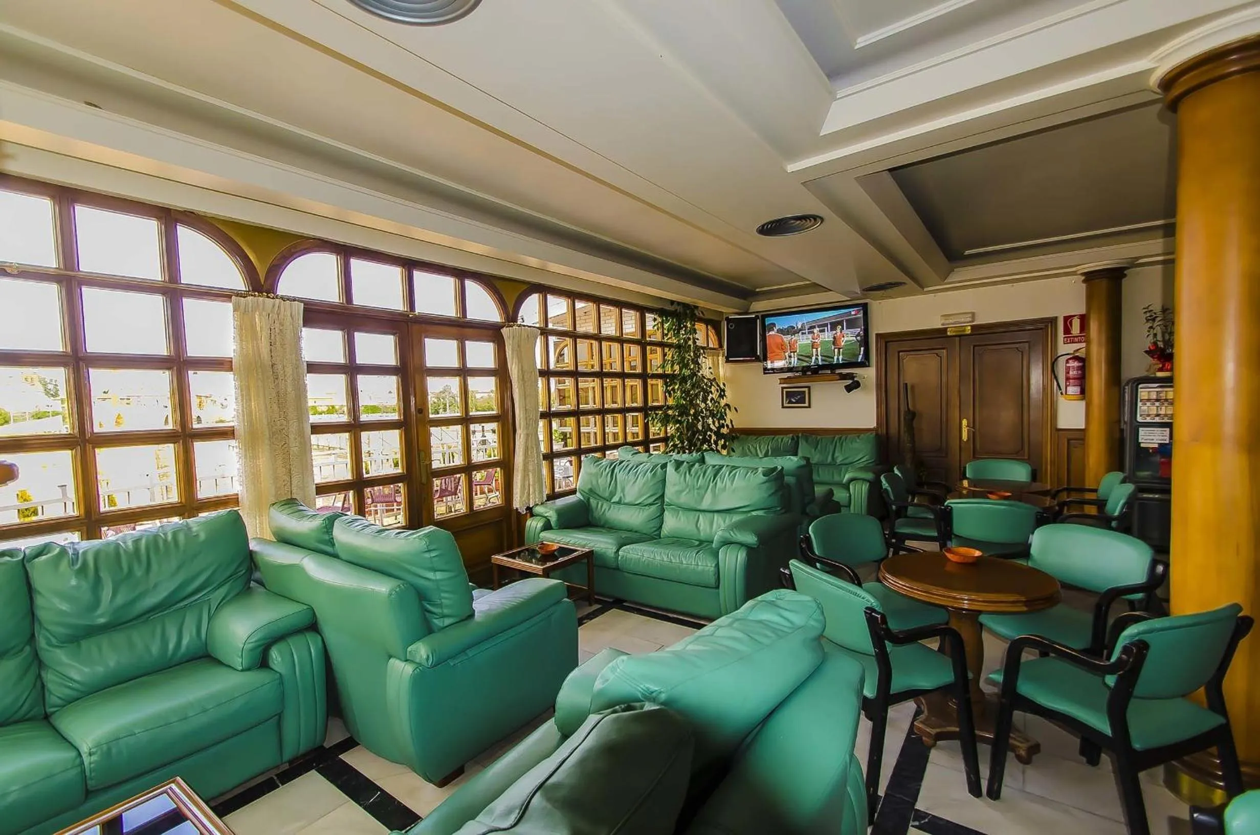 Communal lounge/ TV room in Hostal Don Suero de Quiñones