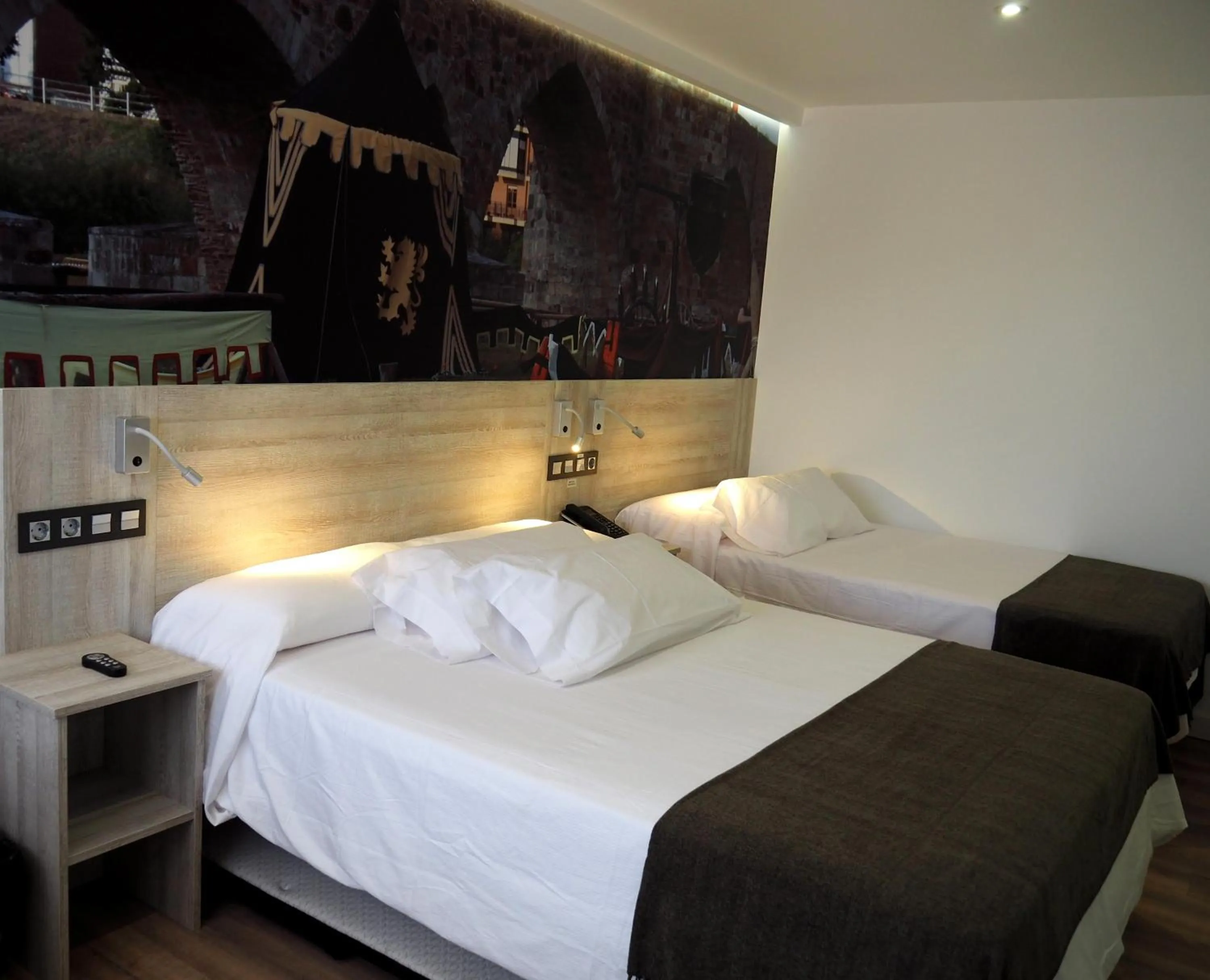 Decorative detail in Hostal Don Suero de Quiñones