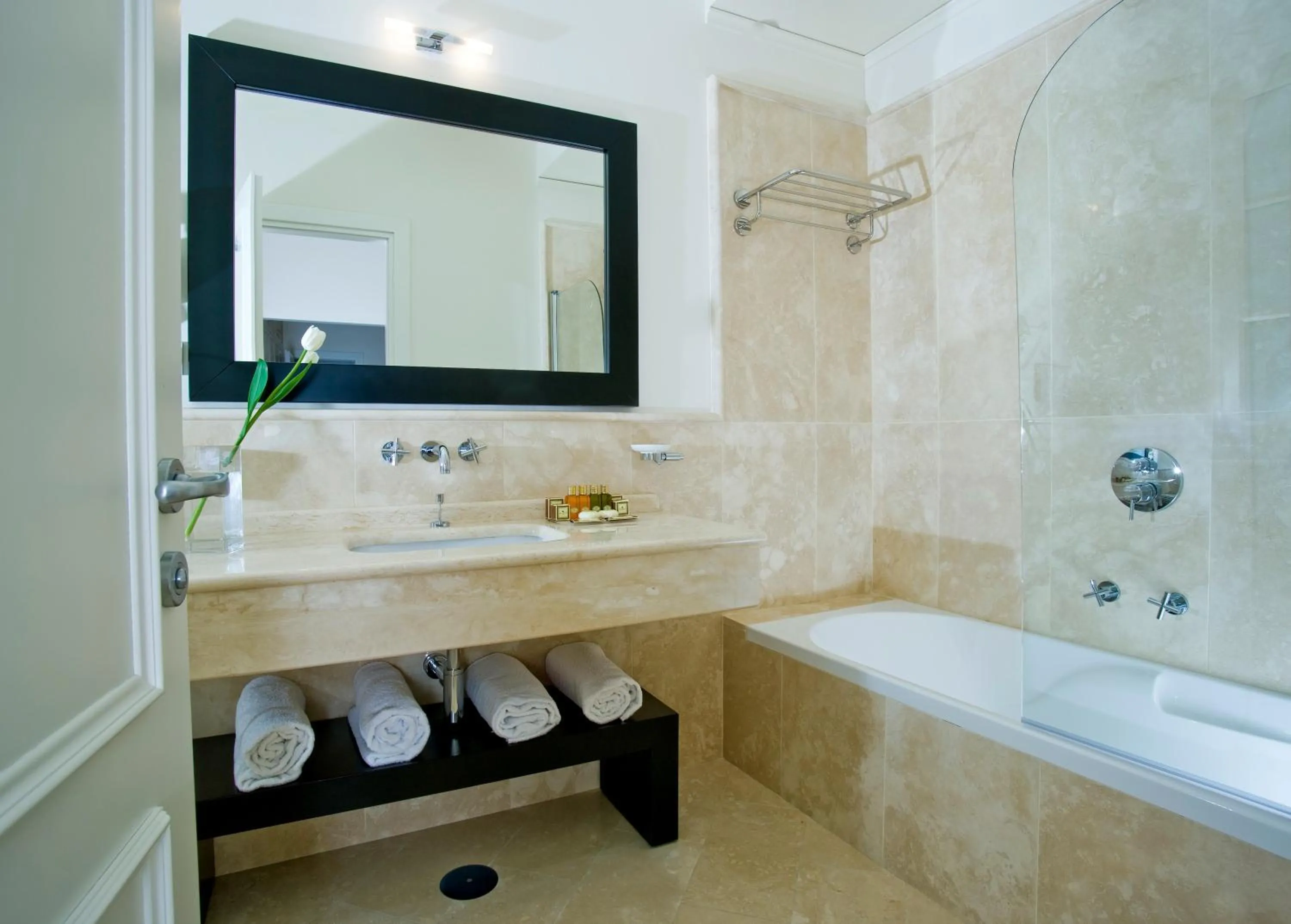 Bathroom in Albergo Palazzo Decumani