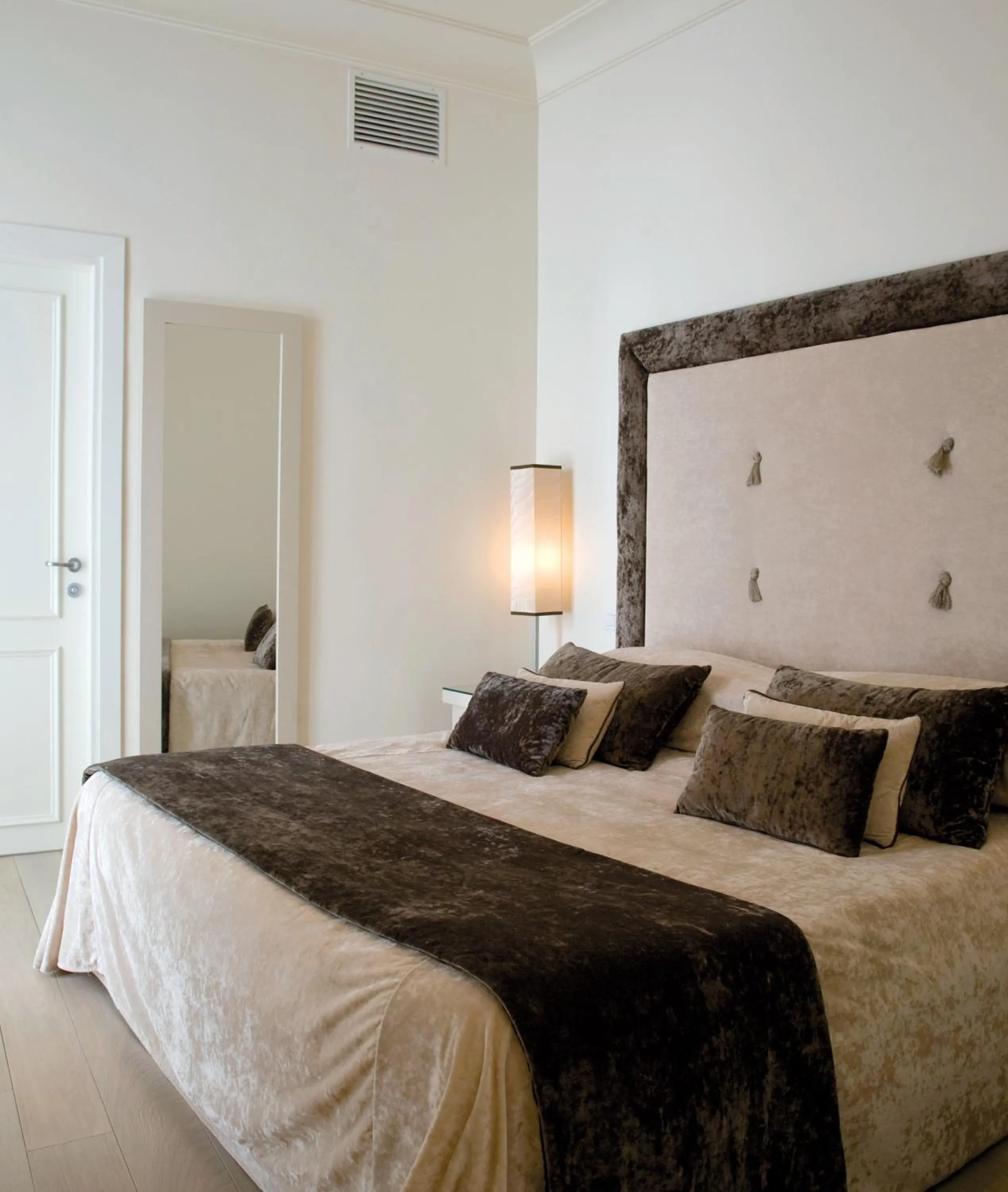 Bedroom, Bed in Albergo Palazzo Decumani