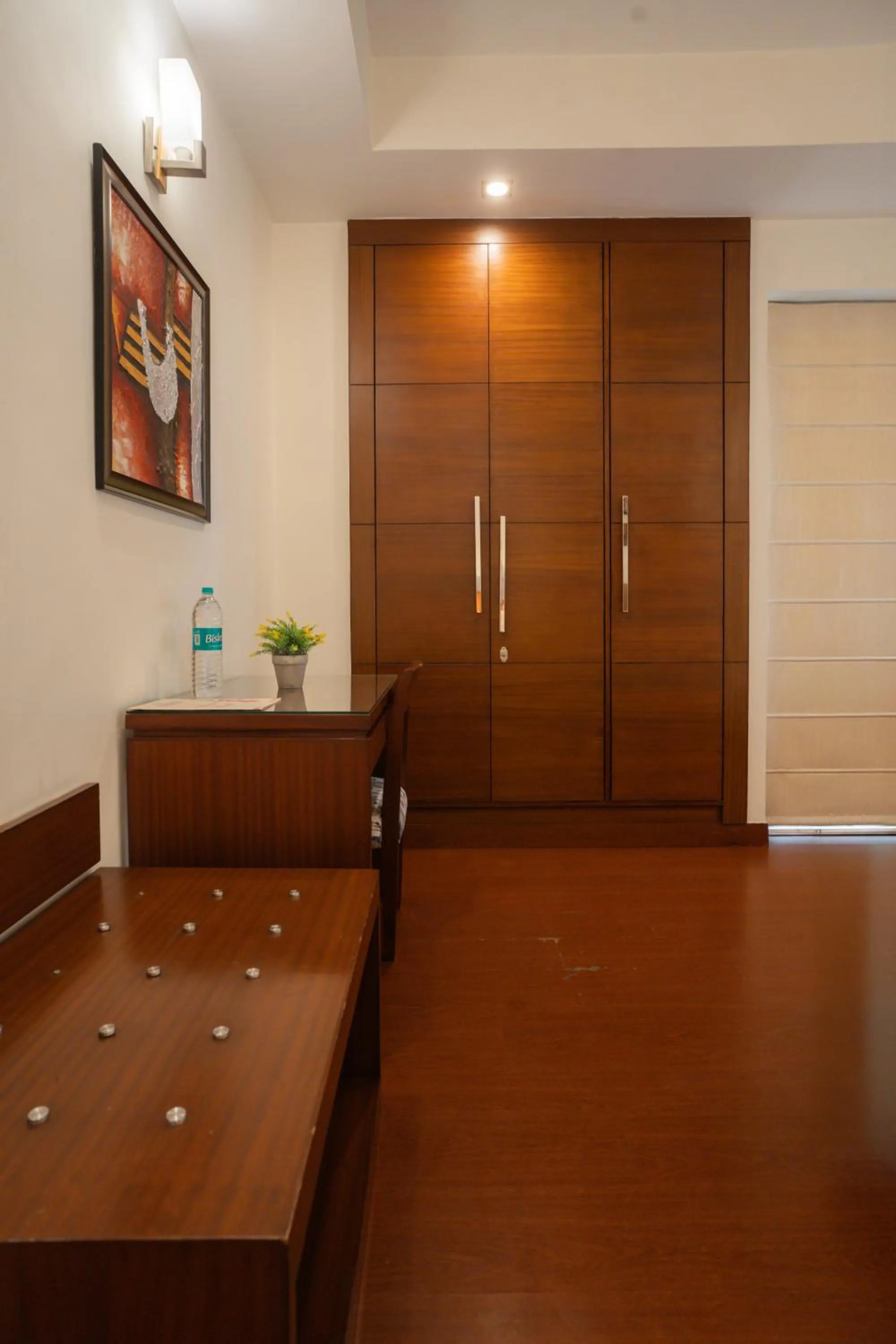 wardrobe in Ahuja Residency Noida