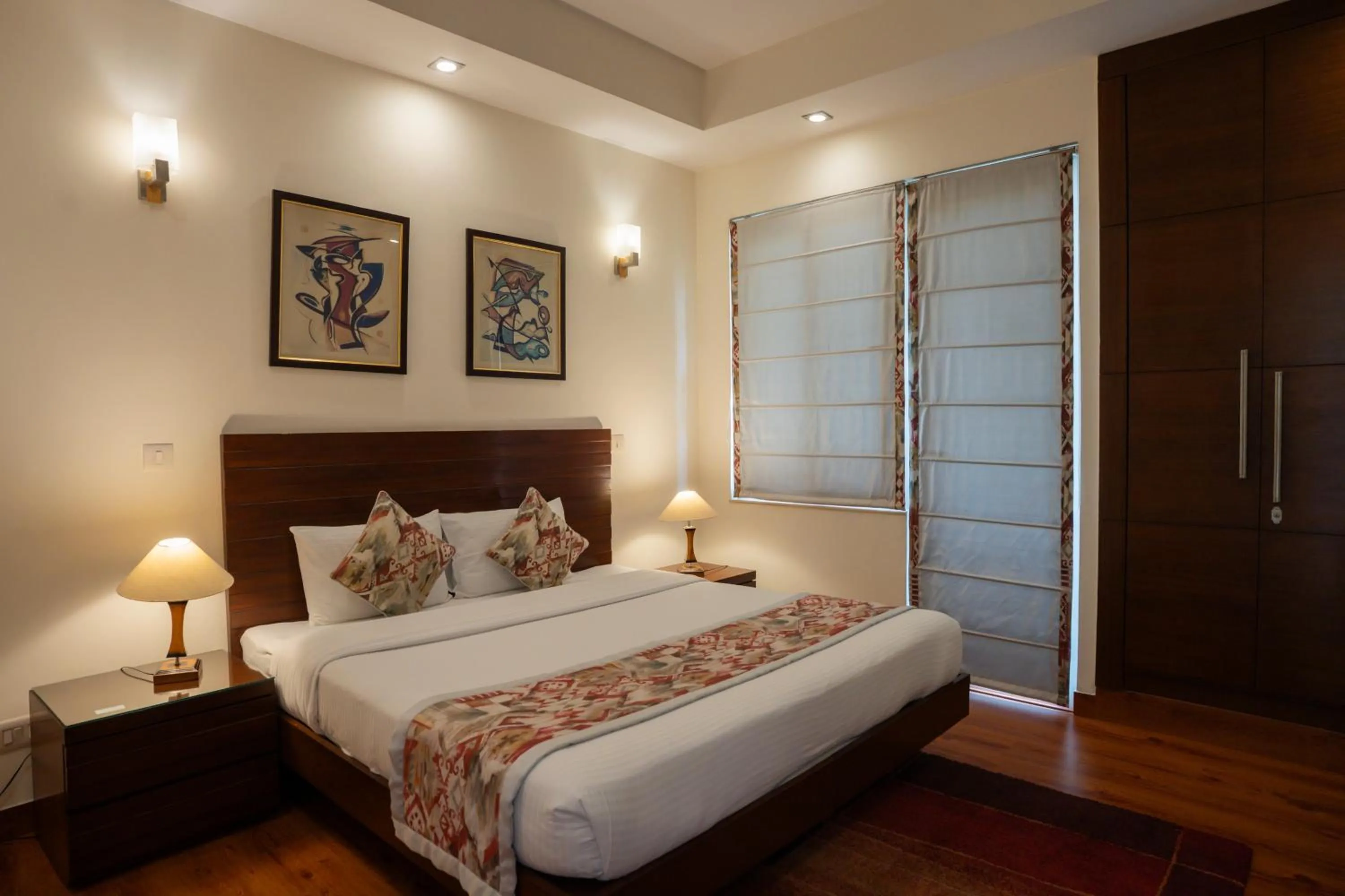 Bed in Ahuja Residency Noida