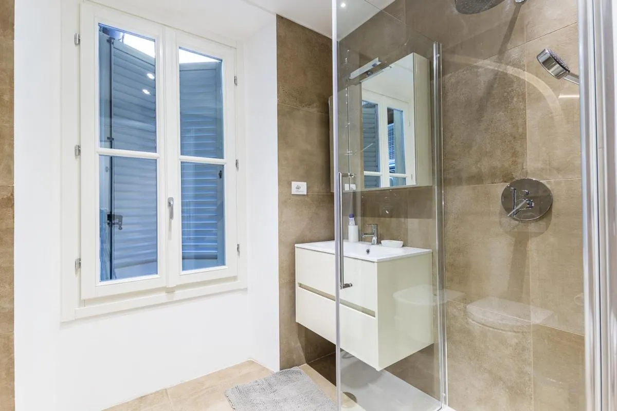 Shower in Fifty Eight Suite Milan Center