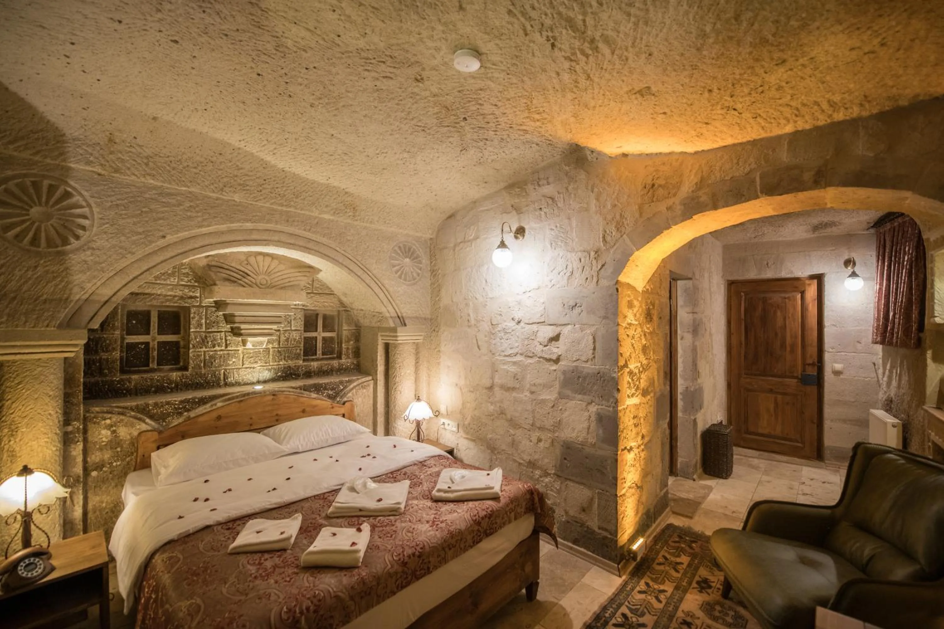 Photo of the whole room, Bed in Charming Cave Hotel