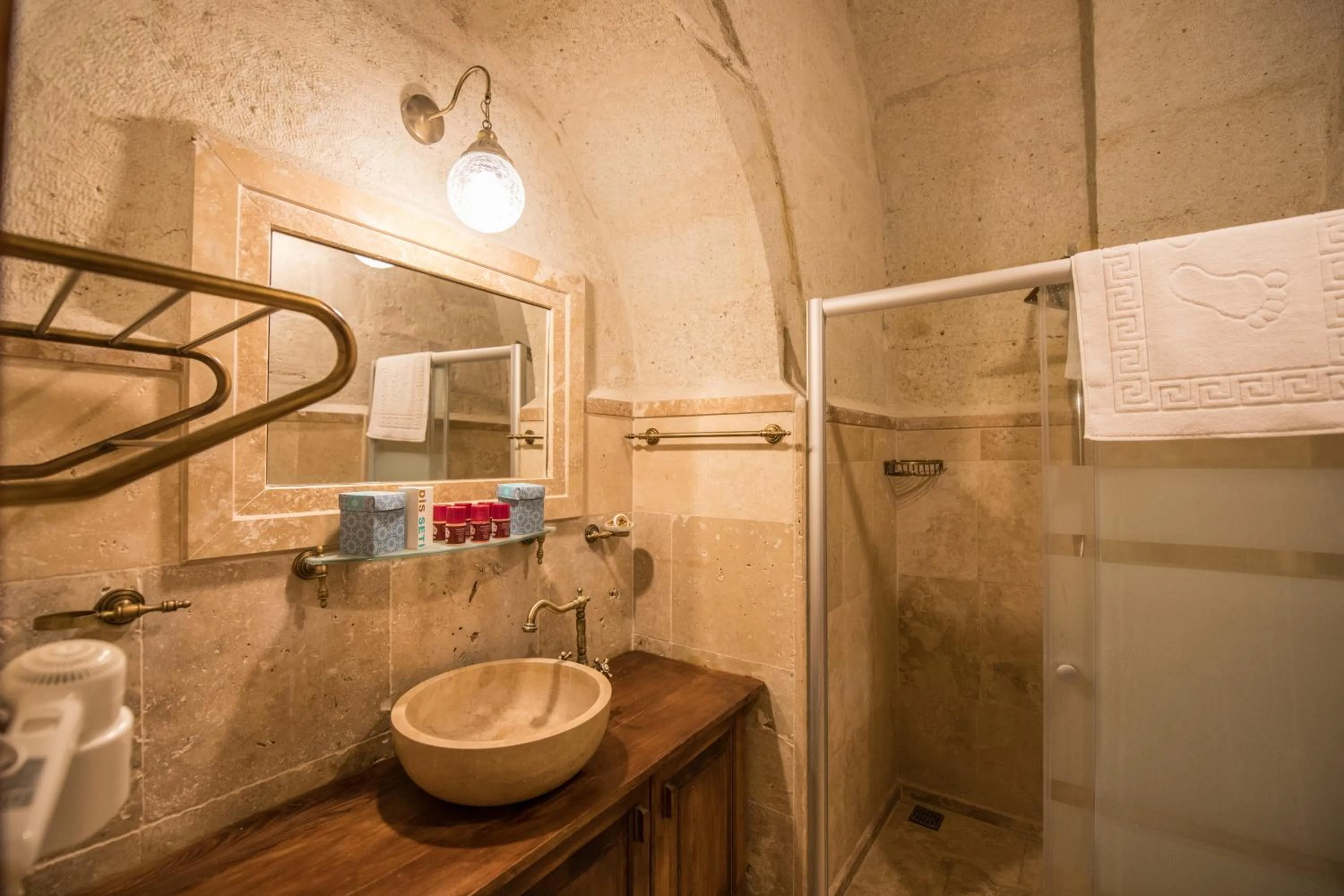 Bathroom in Charming Cave Hotel
