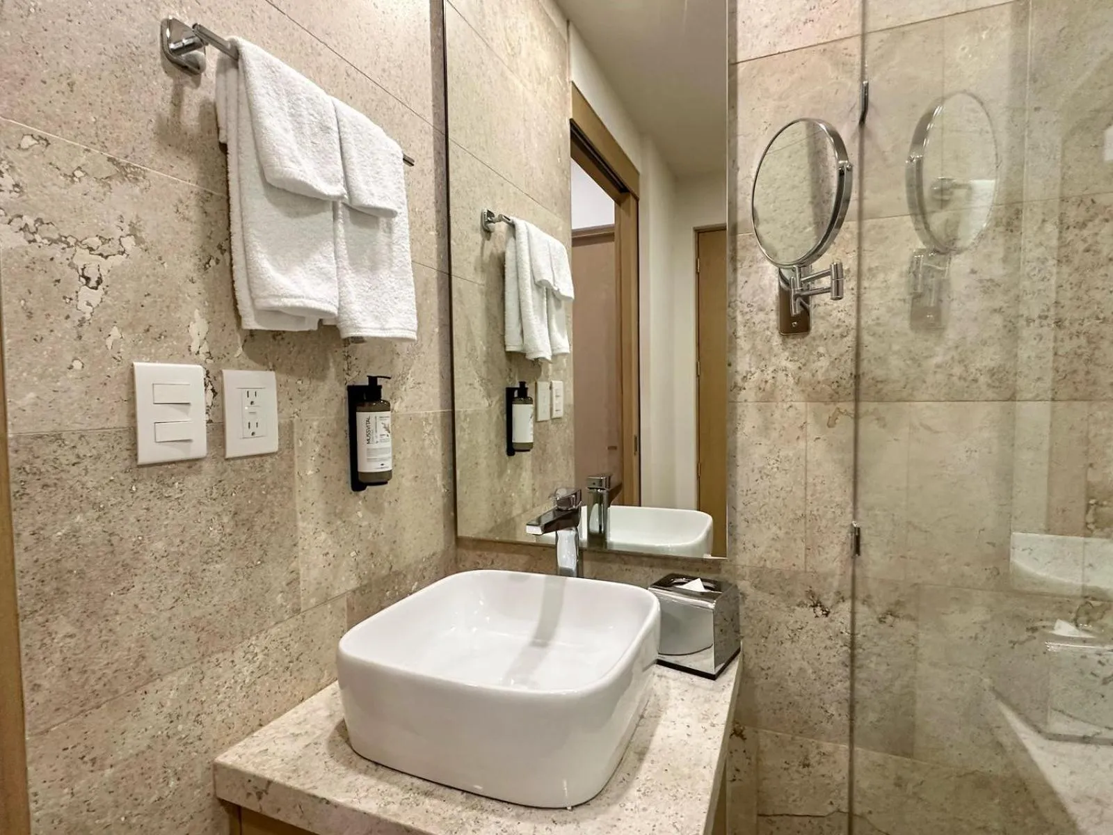 Shower in abba Suites Playa del Carmen